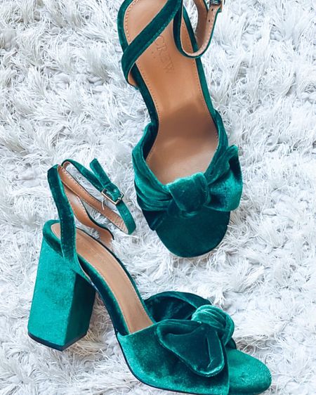 🎄Prettiest heels for the holidays and they are on sale!!
*Fit Tip- runs TTS

#holidayheels #christmasheels #holidaypartyoutfit #christmaspartyoutfit #bowheels #velvet #velvetheels 

#LTKsalealert #LTKshoecrush #LTKHoliday