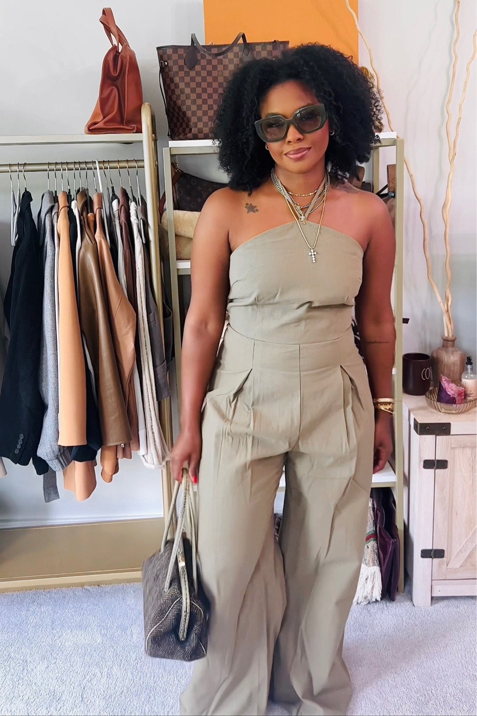 Starting to get my looks together for Essence Fest and this jumpsuit is definitely going to be packed. The handbag is vintage, so I can’t find the link for it but linked everything else. I am wearing a 10 in the jumpsuit.


#LTKFindsUnder50 #LTKStyleTip