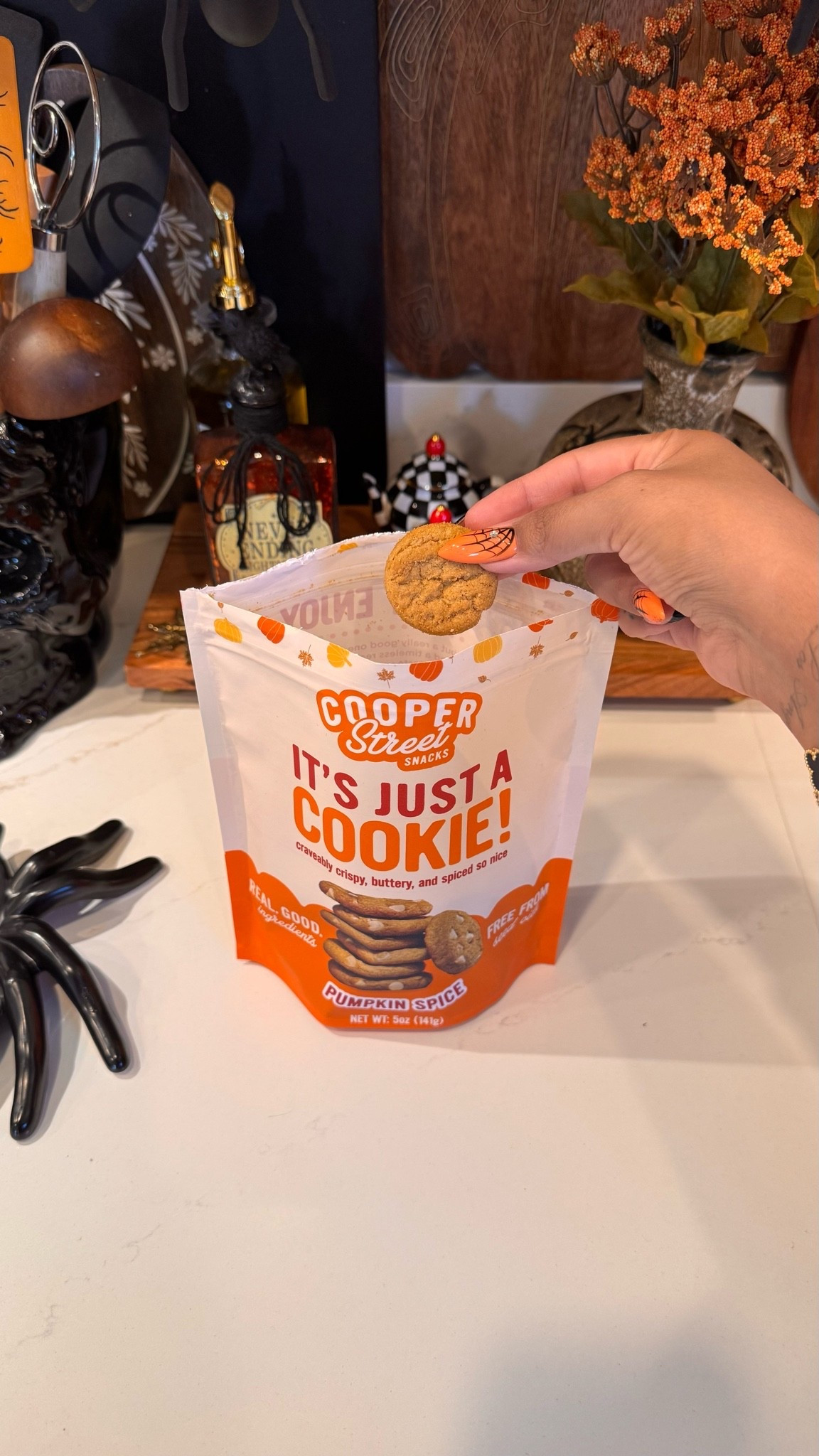 Pumpkin Spice Cookies! So yummy! The perfect little snack this Fall season 🎃