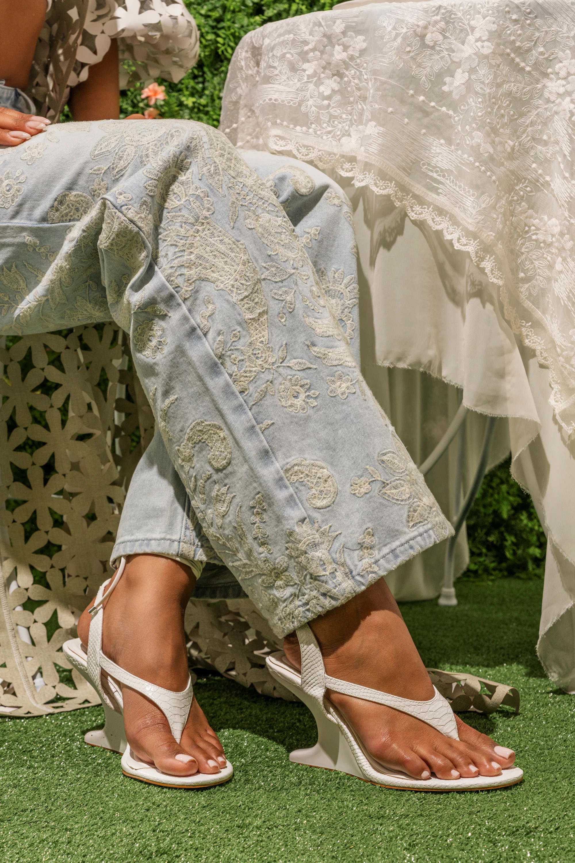 AZALEA WANG TAMSIN WHITE CROC NOVELTY WEDGE STRAP SANDAL | AKIRA