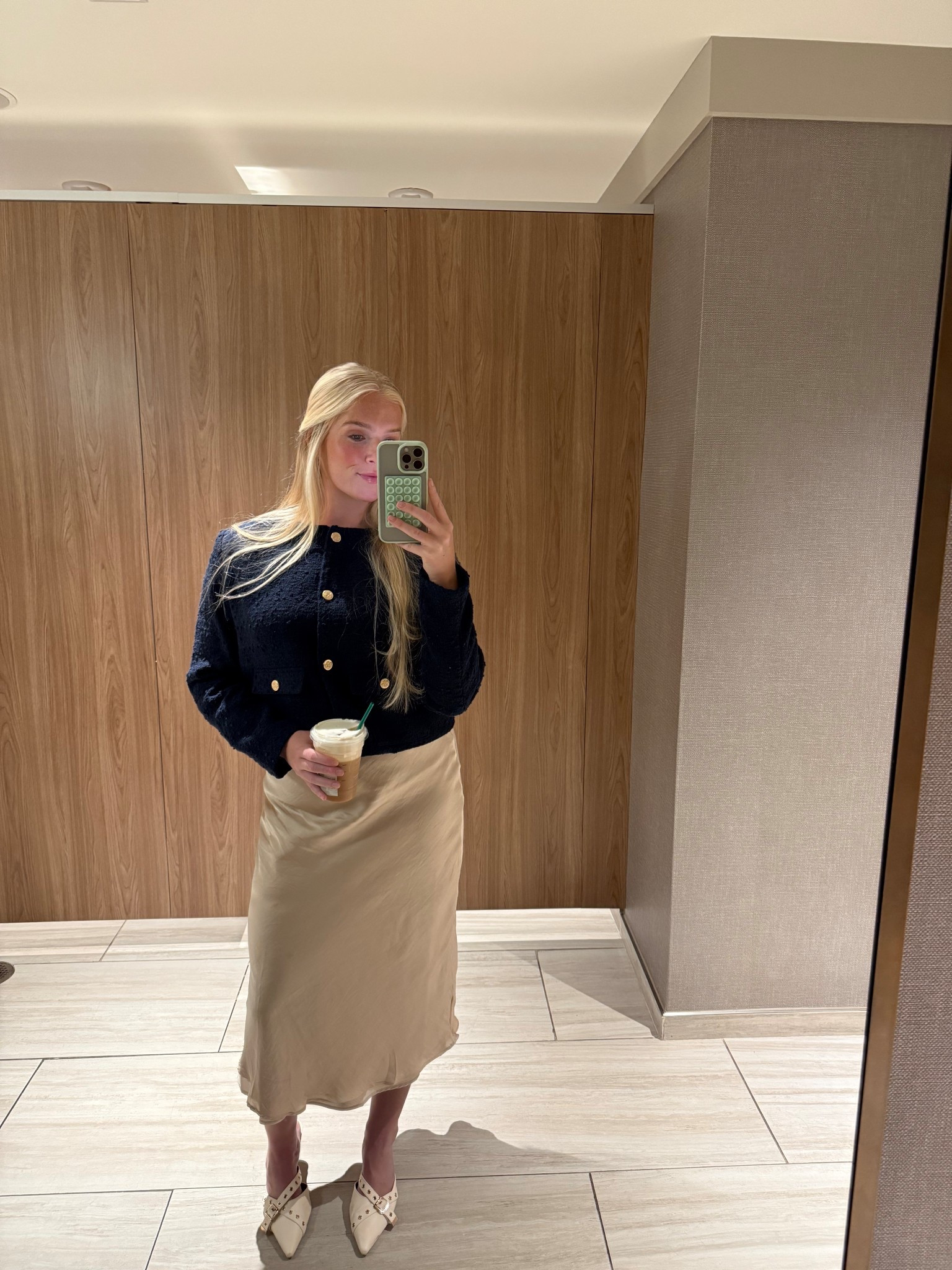 LTK Con day 3 ootd!! Jacket & skirt are last year’s pieces from A&F and American Eagle so I linked similar🤎

#LTKWorkwear #LTKCon #LTKStyleTip