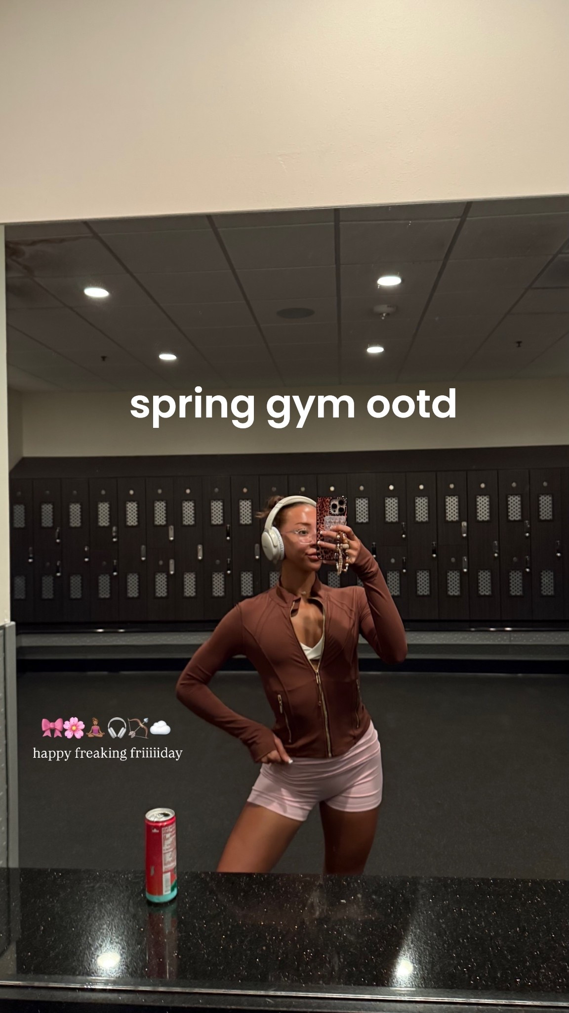 happy freaking friiiiiday 🎀🌸🧘🏽‍♀️🎧🏹☁️

here’s today’s gym ootd! I was feeling the spring vibes today so had to whip out the baby pink fold over shorts 💅🏽 need these in a million colors honestly - they’re suuuper thick and snatchy! Also nice coverage in the front area xx

SIZING INFO:
Jacket - XS
Shorts - S
Sports bra - S

#LTKootd #LTKfitnessgoals #LTKdayinmylife