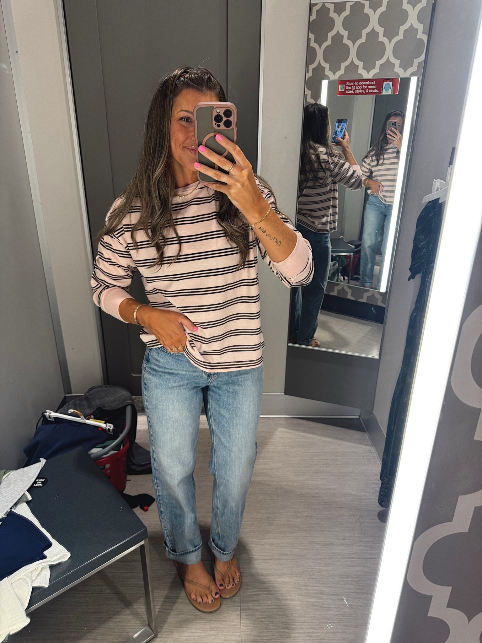 Cutest easy fall fit!!!! 40% OFF!! XS tee. It’s SO soft. You’ll want more colors 🤭 size 2 jeans. I cuffed them! I’m 5’4