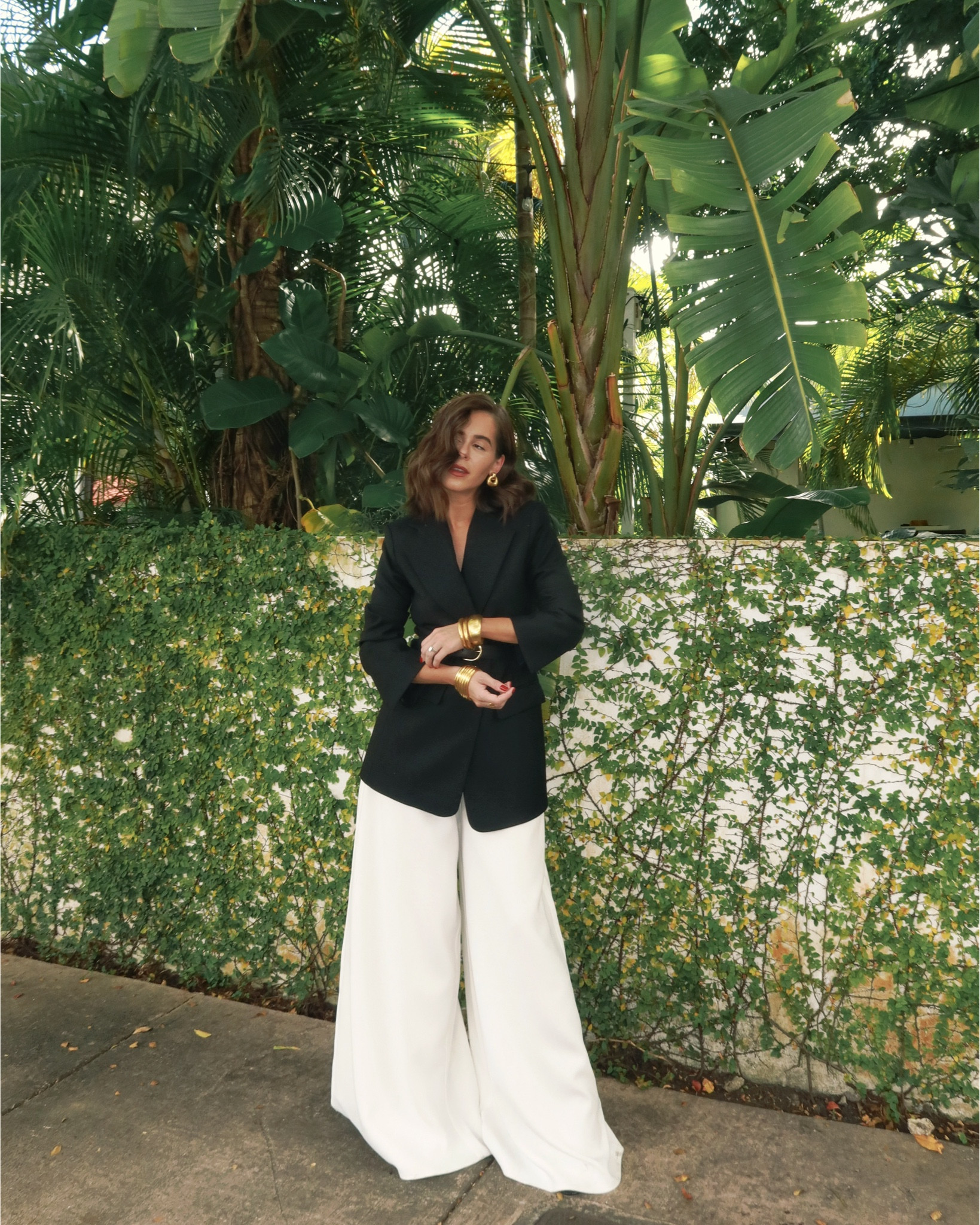 There’s no such thing as too chunky or too gold when it comes to @julievos jewelry! ✨