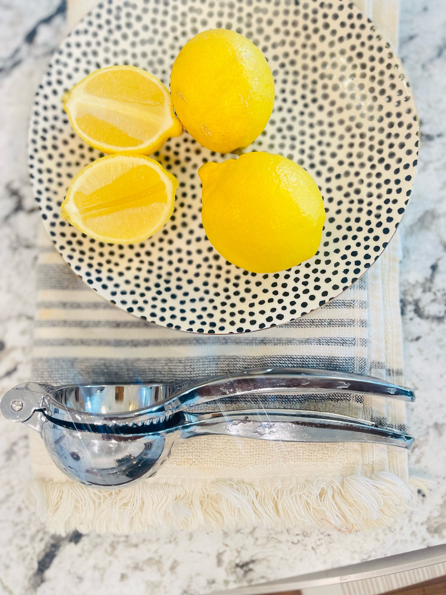 The best lemon squeezer only $11! 

#LTKfitness #LTKhome #LTKparties