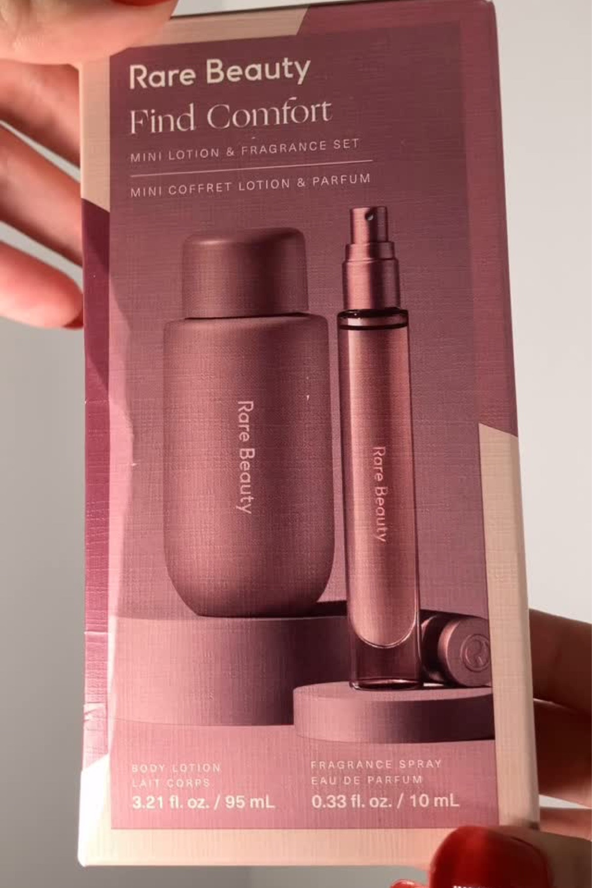 ✨ @rarebeauty Find Comfort mint lotion & fragrance set #gifted 

❤️ Find Comfort Hydrating Body Lotion hydrated skin up to 24 hours with niacinamide, peach flower, and ashwaganda 

💖 Find Comfort Eau de Parfum Travel Spray - lemon zest, sweet jasmine, and warm cashmere glow 

.
.
.
.

#rarebeauty #selenagomez #beauty #beautyugc #skincare #ugc #glowingskin #selfcare #healthyskin #skincareroutine #Fragrance #Perfume #PerfumeCollection #ScentOfTheDay #FragranceLover #PerfumeAddict #FragranceCollection #PerfumeReview #LuxuryPerfume #FragranceCommunity #PerfumeLovers #FragranceAddict #PerfumeOfTheDay #FragranceObsessed #PerfumeLover #LuxuryFragrance #FragranceOfTheDay #PerfumeCommunity #Scent