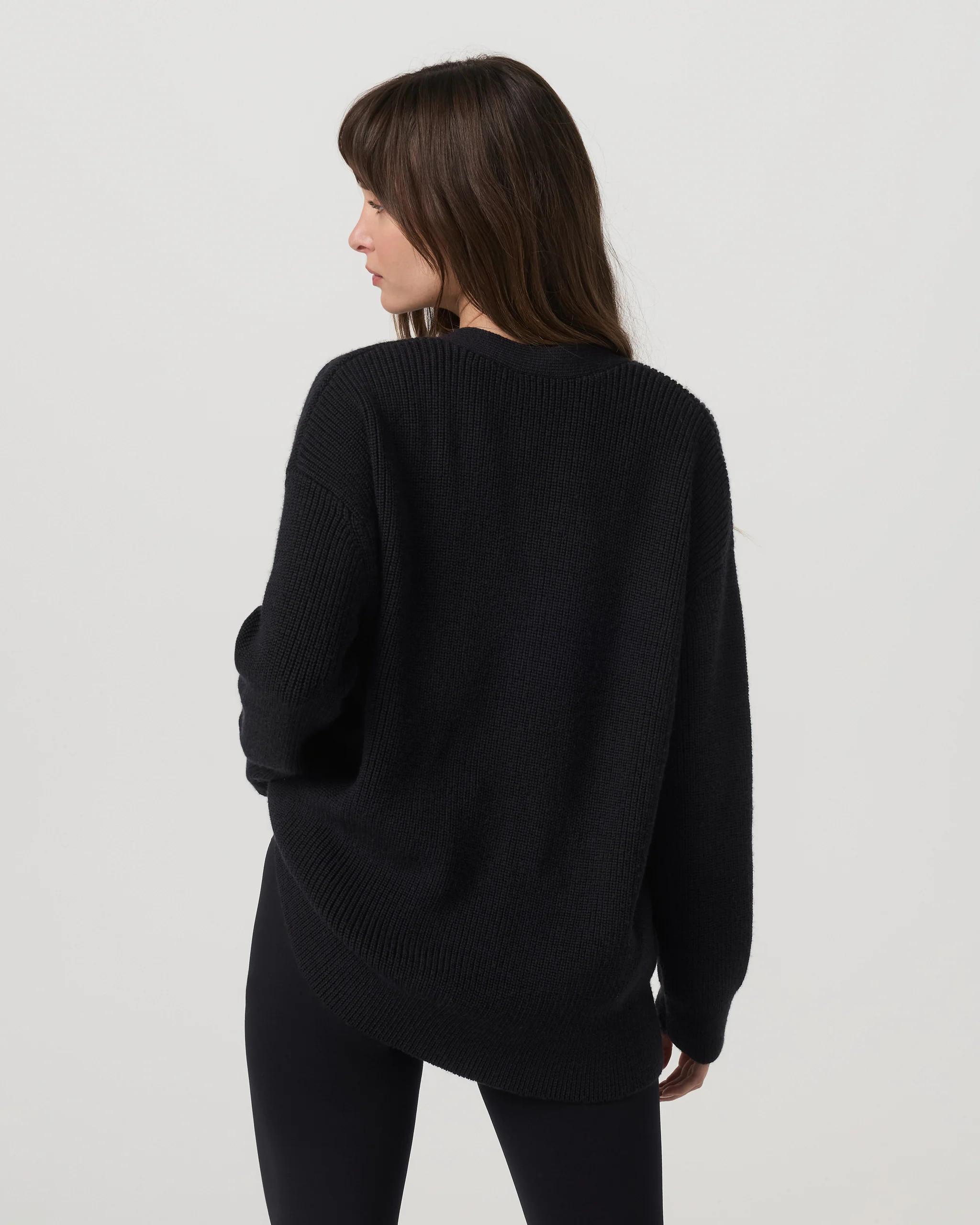Alps Boyfriend Cardigan – Women's Black Knit Sweater – Vuori | Vuori Clothing (US & Canada)