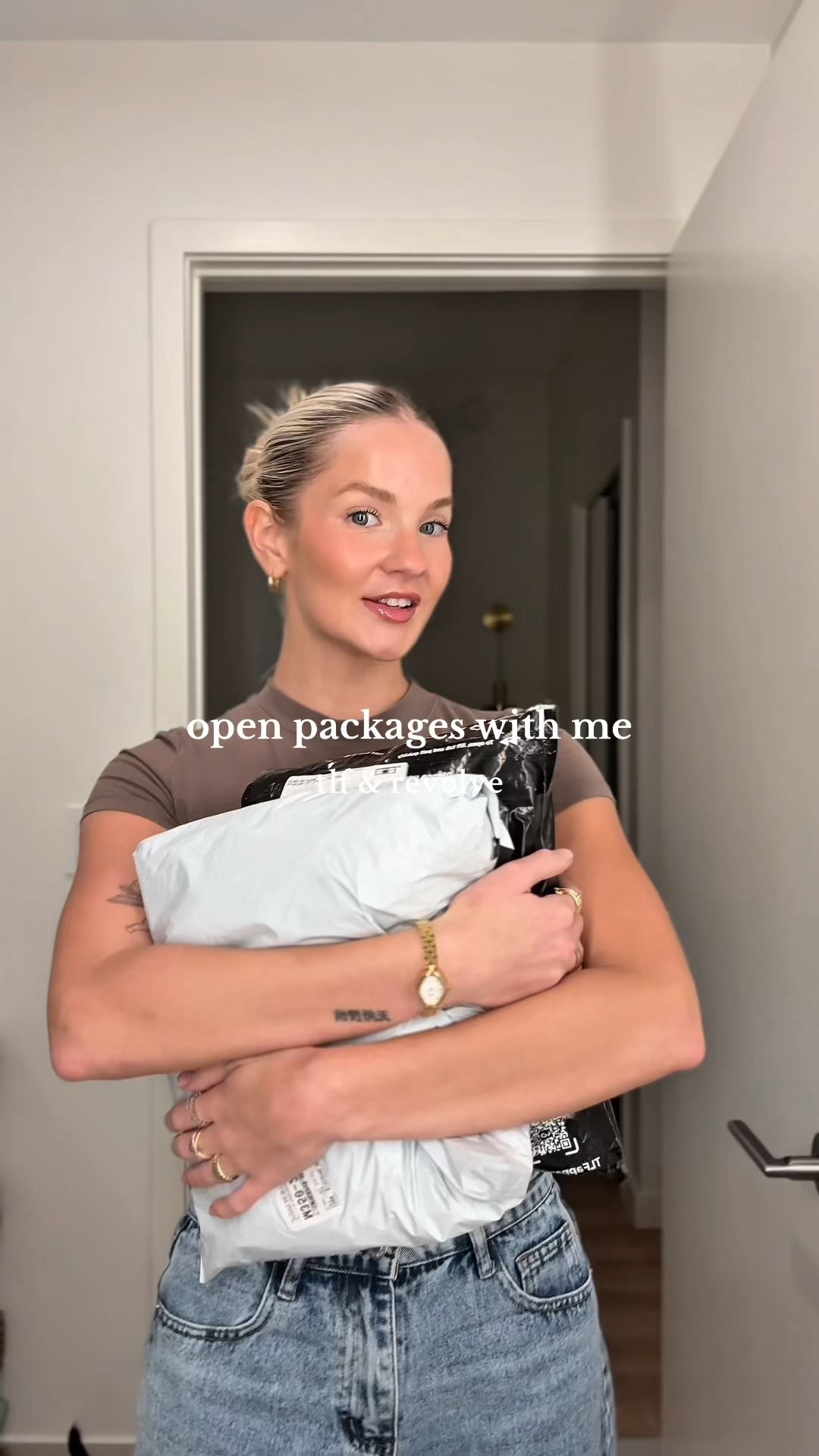 open some packages with me! 

#LTKSeasonal #LTKFindsUnder100 #LTKStyleTip