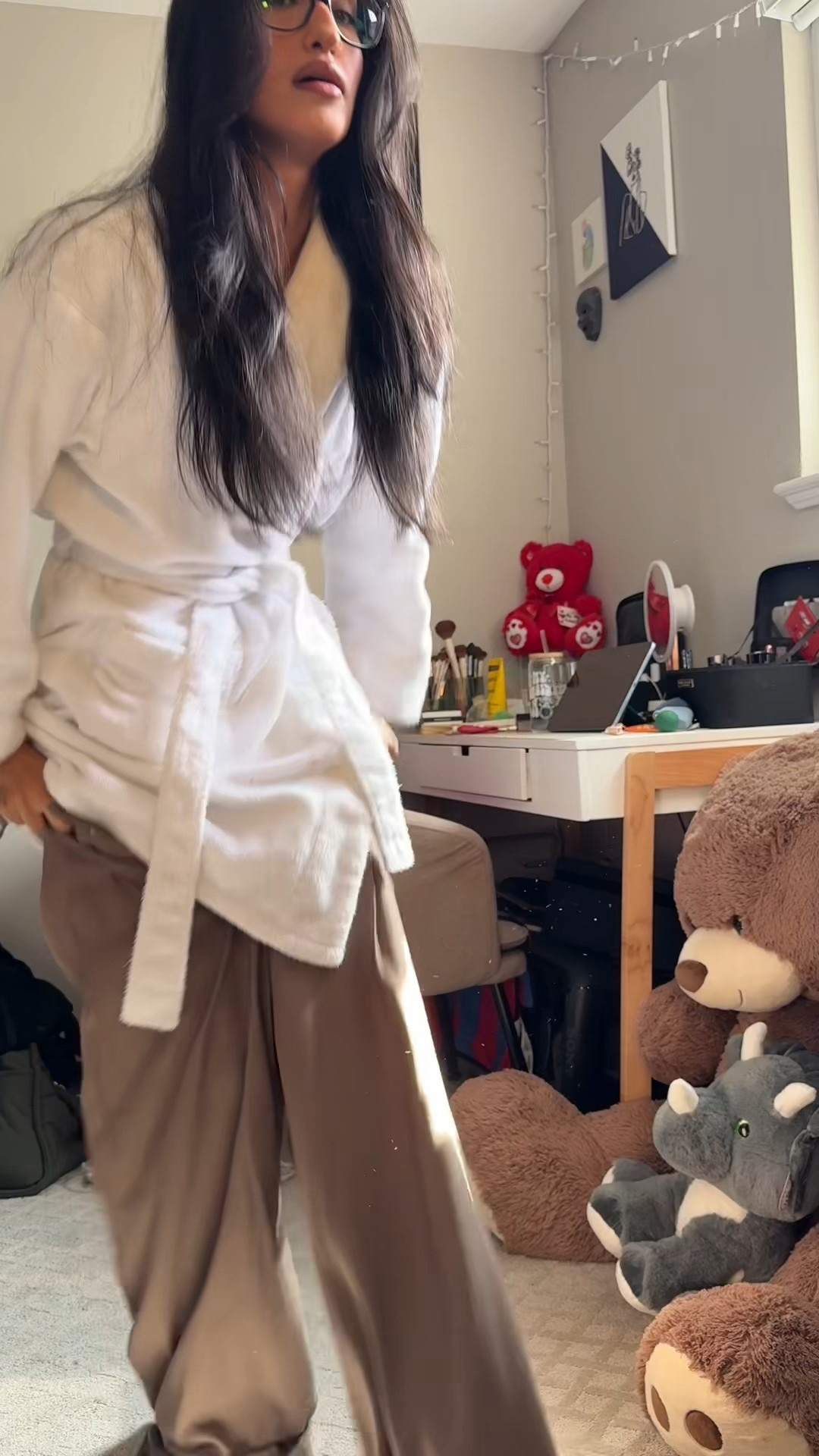 Transforming these linen pants to fall wear 


Linen pants
Baggy pants 
Fall outfit
Brown outfit 
Work wear

#LTKstyletip #LTKcanada #LTKworkwear