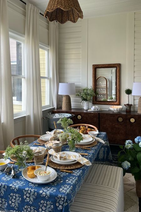 Low country boil tabletop decor! 🦞 Block print tablecloth, shell candle, napkins, plates, ice bucket, rattan chargers 