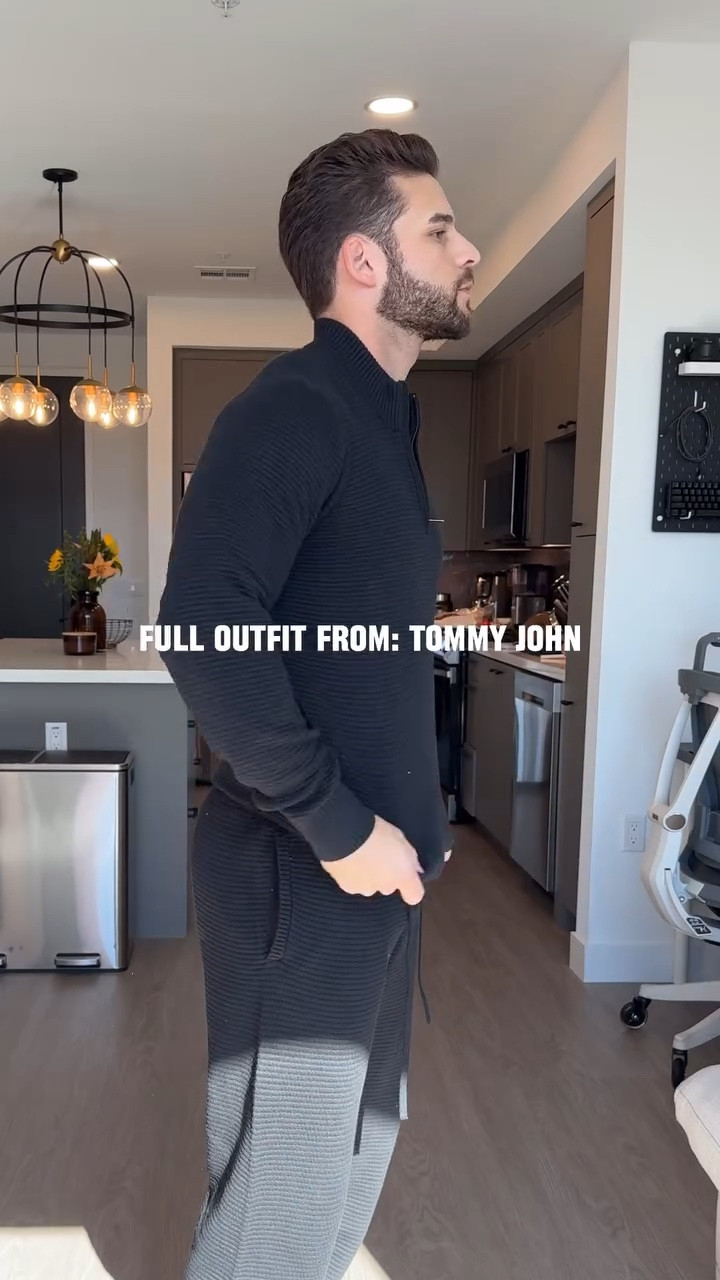 My type of Sunday w/ @tommyjohn wear 🎮🧺 #tommyjohnpartner

Comment the word “Sunday” and I’ll send you a link to this entire outfit🤝🏼