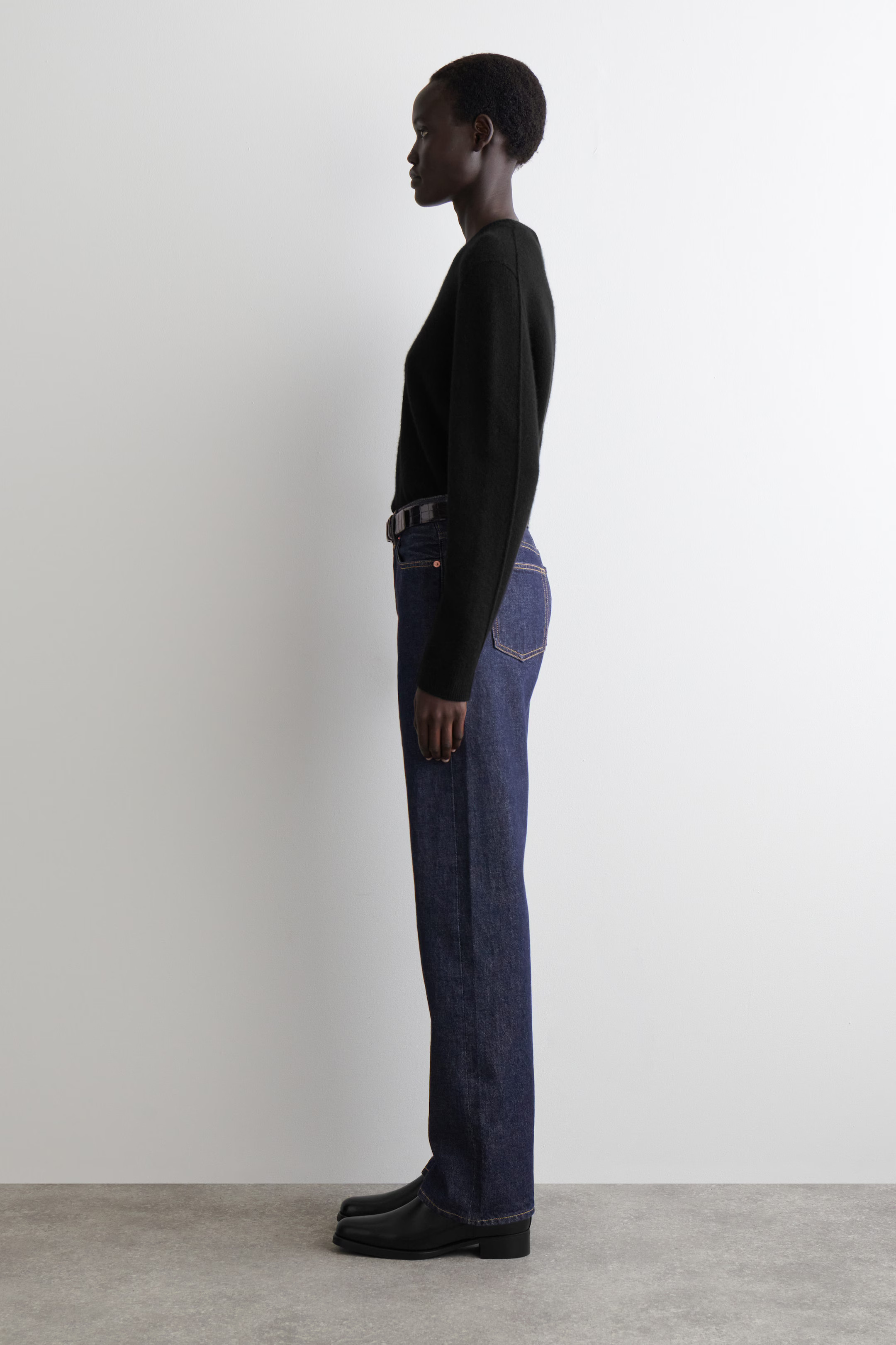 KASCHMIRPULLOVER MIT RUNDHALSAUSSCHNITT - SCHWARZ | COS DE | COS (EU)