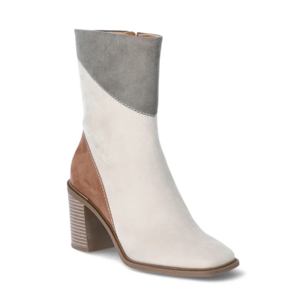 I loooove a good color block boot- and at a Walmart price 🤌🏻