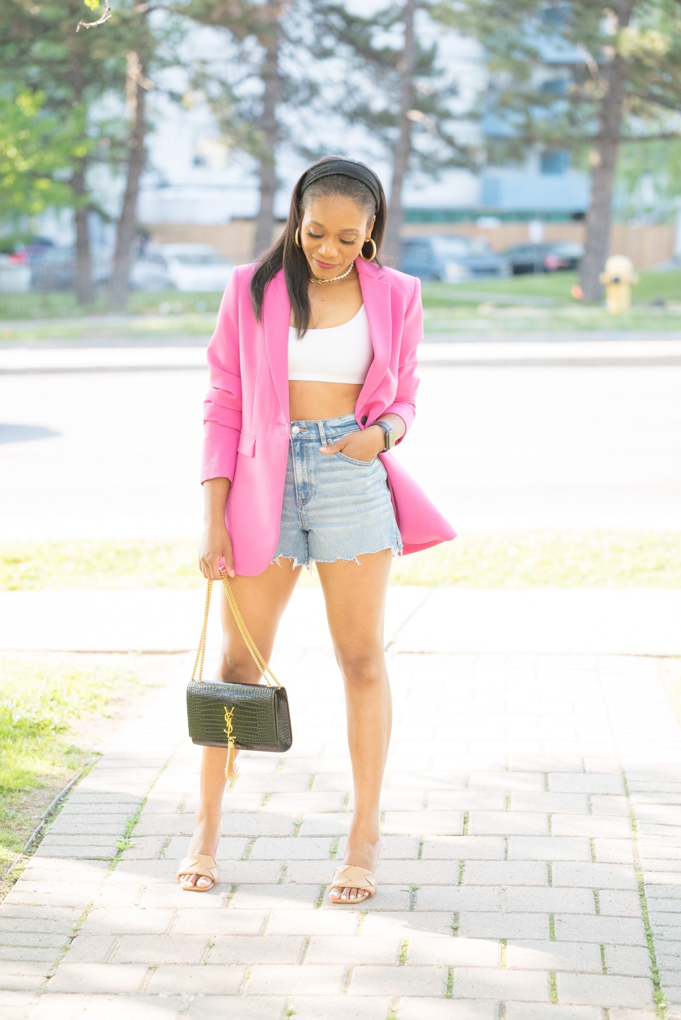 My take on a Summer date night outfit




Pink blazer, denim shirts, sandals, saint Laurent Kate croc embossed bag in medium, concert outfit, summer outfit, 

#LTKOver40 #LTKItBag #LTKSeasonal