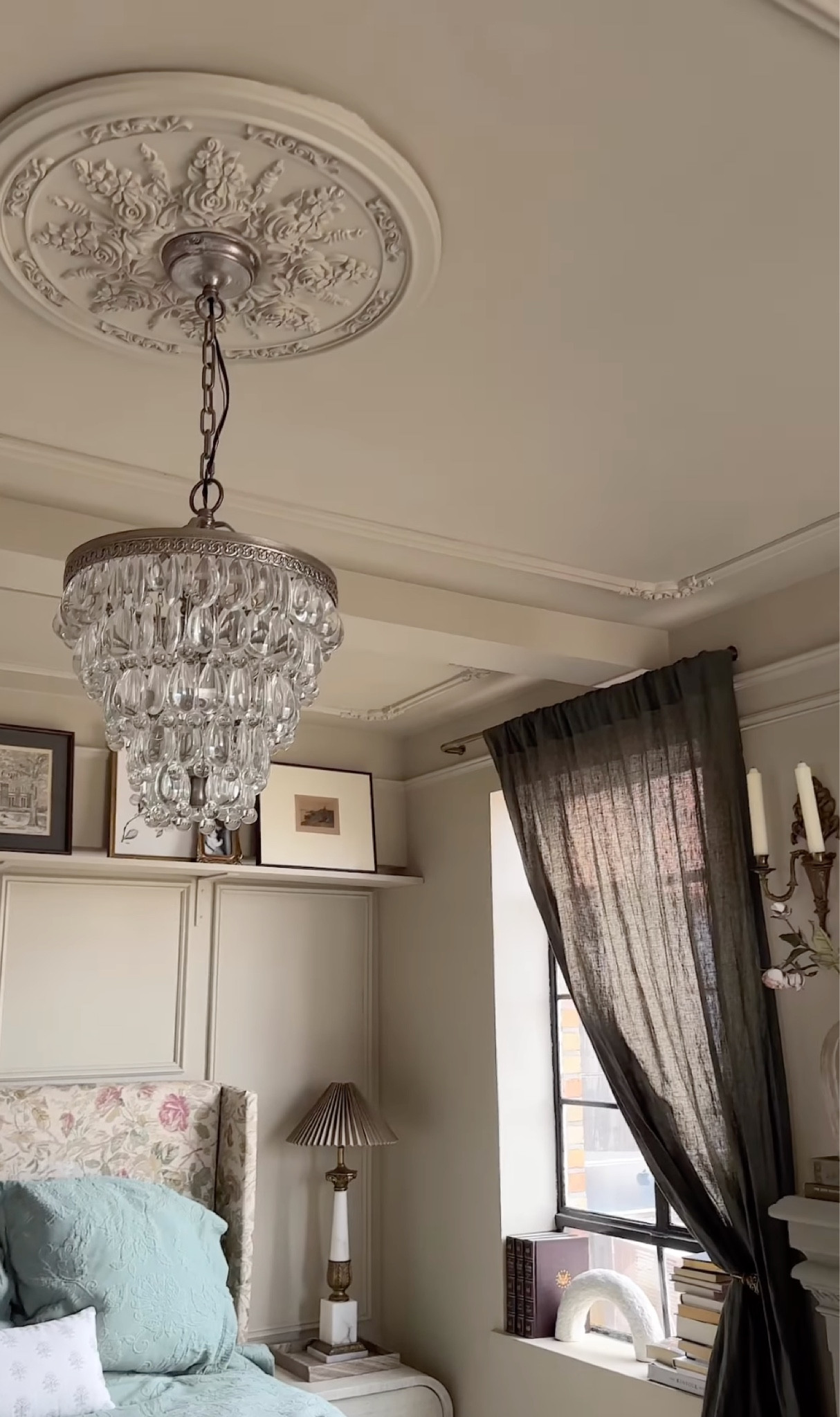 DIY ceiling makeover in our bedroom. Linking all supplies below🤍

#LTKhome