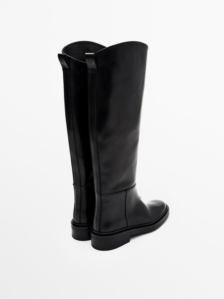 BLACK LEATHER FLAT BOOTS | Massimo Dutti US