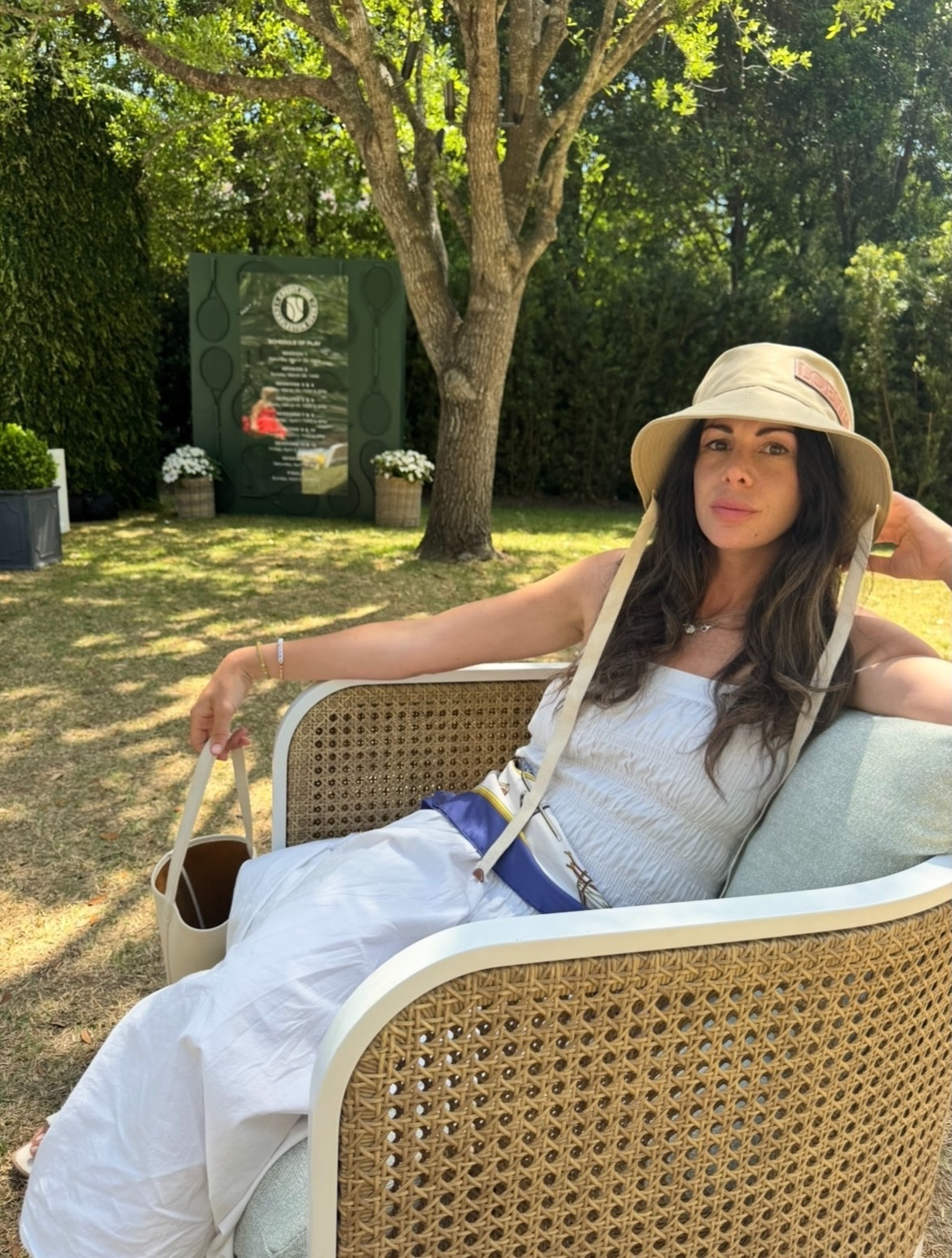 A perfect afternoon in Charleston. 🤍 

#charleston #momstyle #classicstyle #charlestonoutfit #charlestonmomlife