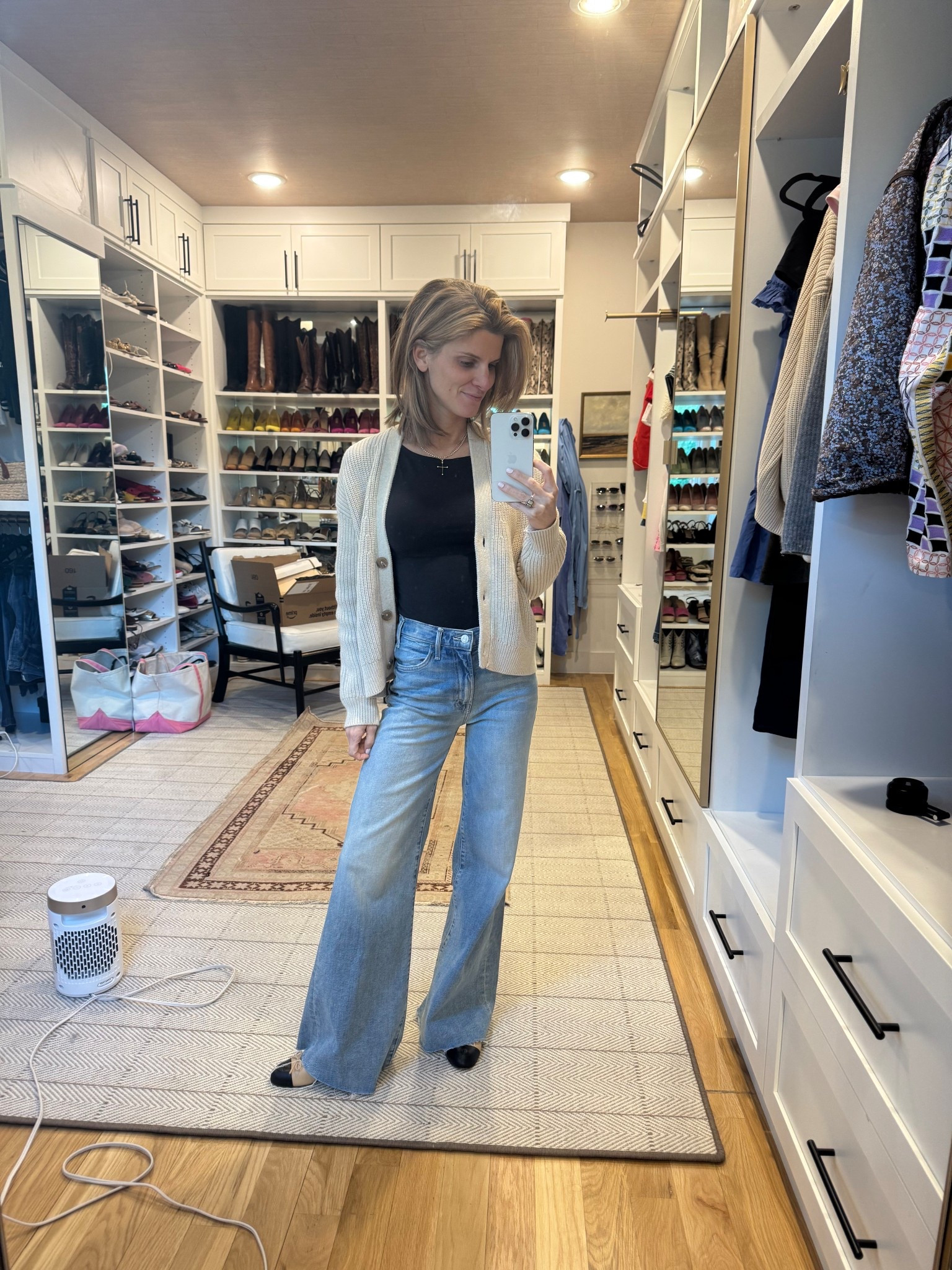 Tank: Quince (wearing xs)
Cardigan: Quince (wearing xs)
Jeans: Nordstrom Mother (TTS) 