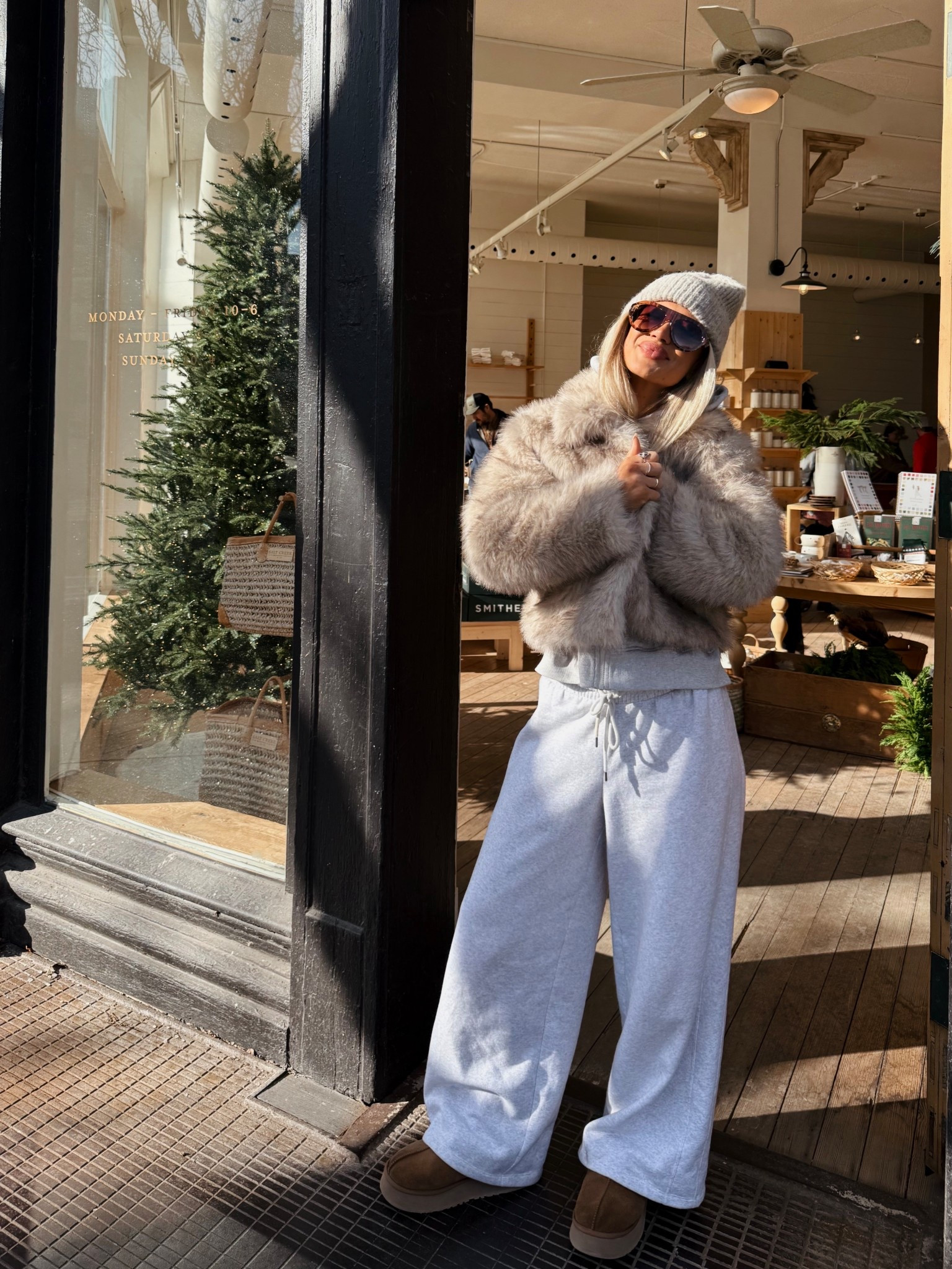 Beanie is H&M


#LTKgrwm #LTKHoliday #LTKootd