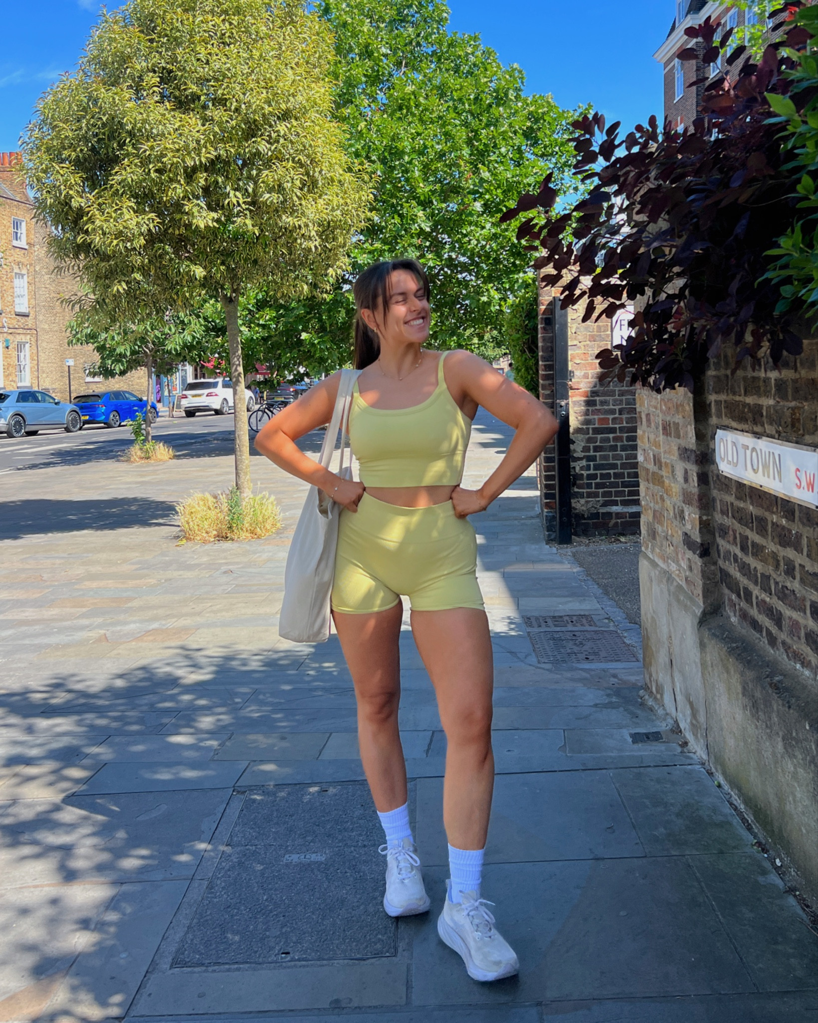 a lemon yellow moment✨💛💛🍋⭐️⚡️

yellow gym set, gymwear, activewear, sports bra, shorts

#LTKfitness #LTKsummer #LTKuk