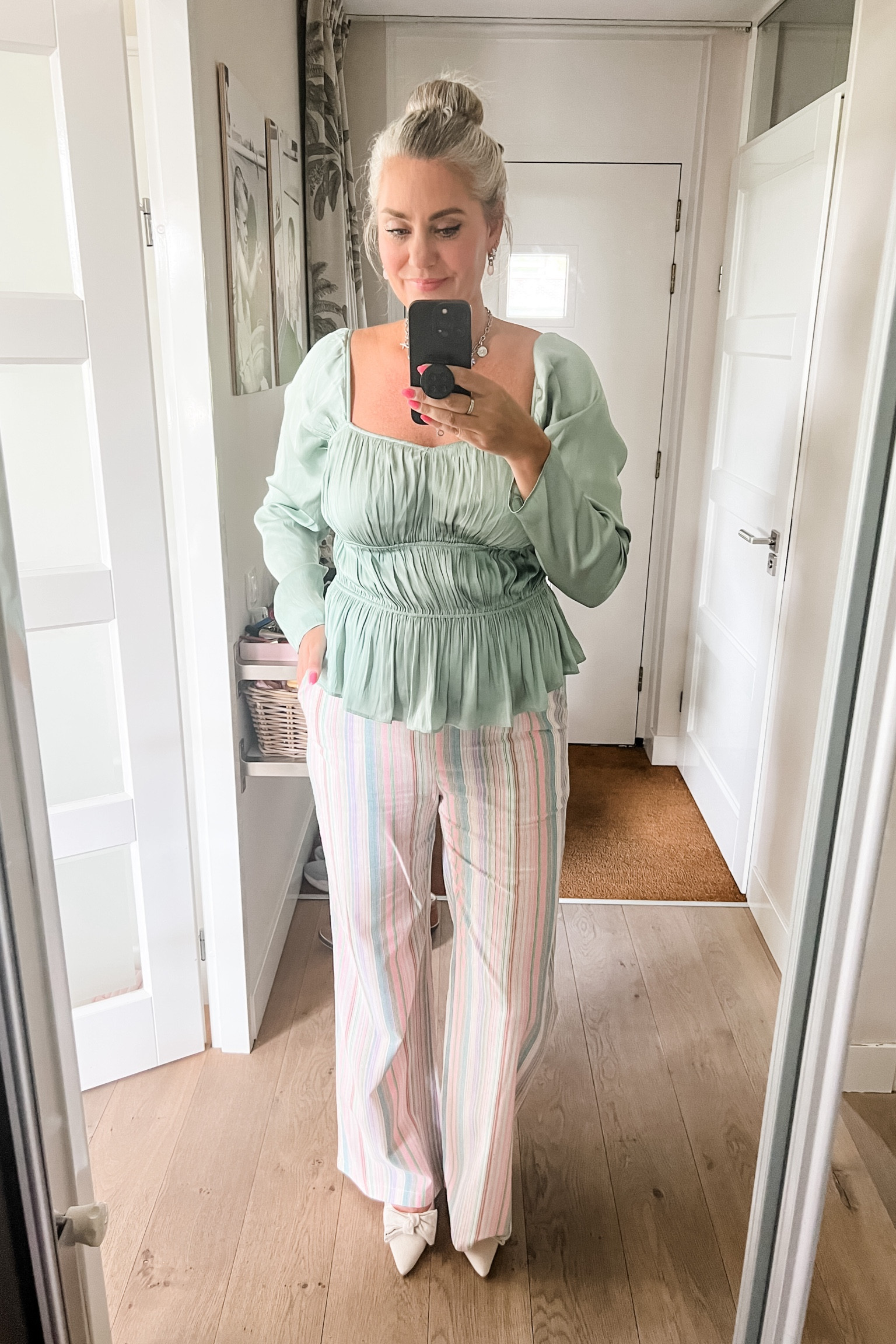 Ootd - Thursday. A mint green satin top with square neckline paired with multi colored striped trousers (old Loavies, L) and linen look low heeled slingback shoes with bow detail. 



#LTKnederlands #LTKeurope #LTKshoes