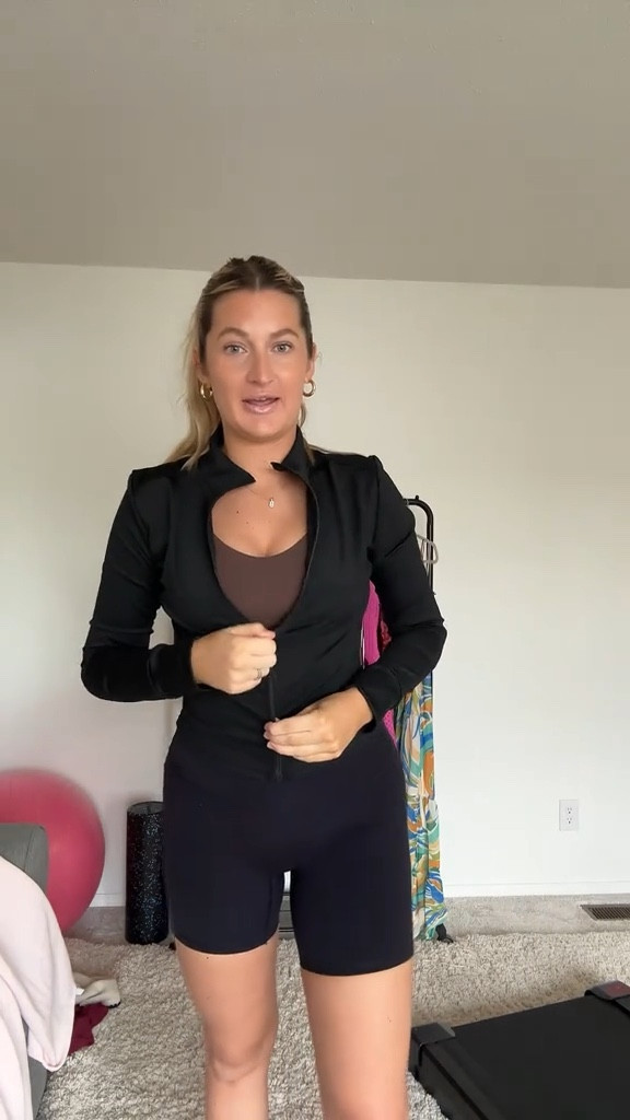 Workout set, athlesiure, Pilates outfit, biker shorts, activewear 

#LTKFindsUnder50 #LTKActive #LTKStyleTip