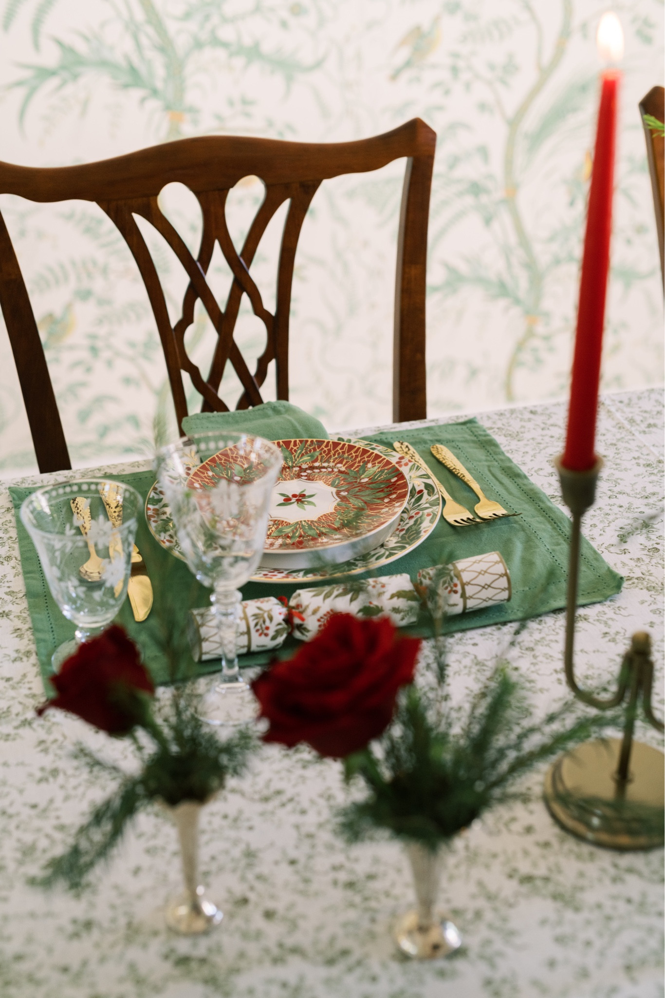 A classic red and green tablescape for the holidays ❤️💚

#LTKstyletip #LTKfindsunder100 #LTKhome