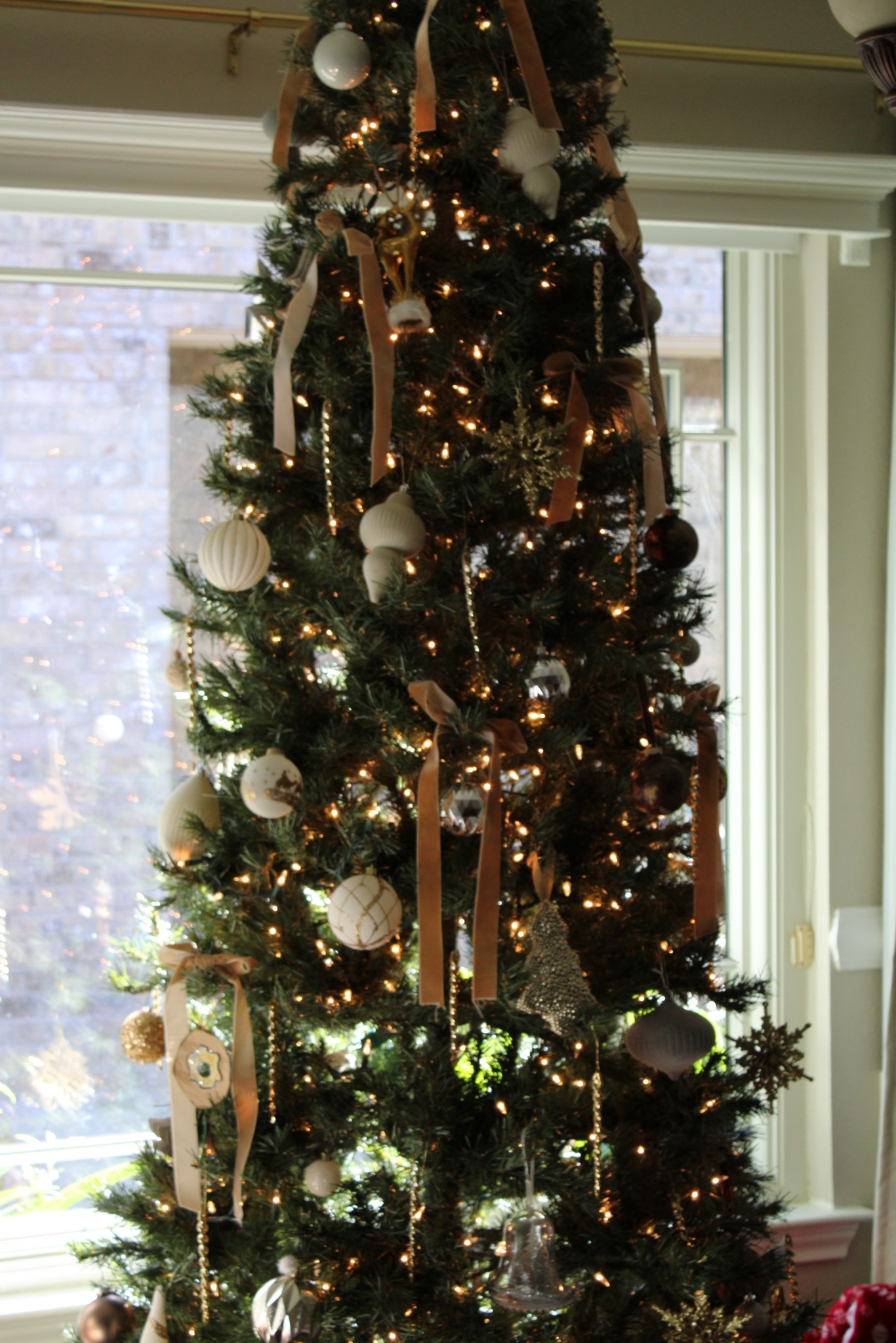 Dinning room views 
Holiday decor 
Christmas views 

#LTKHome #LTKSeasonal #LTKHoliday