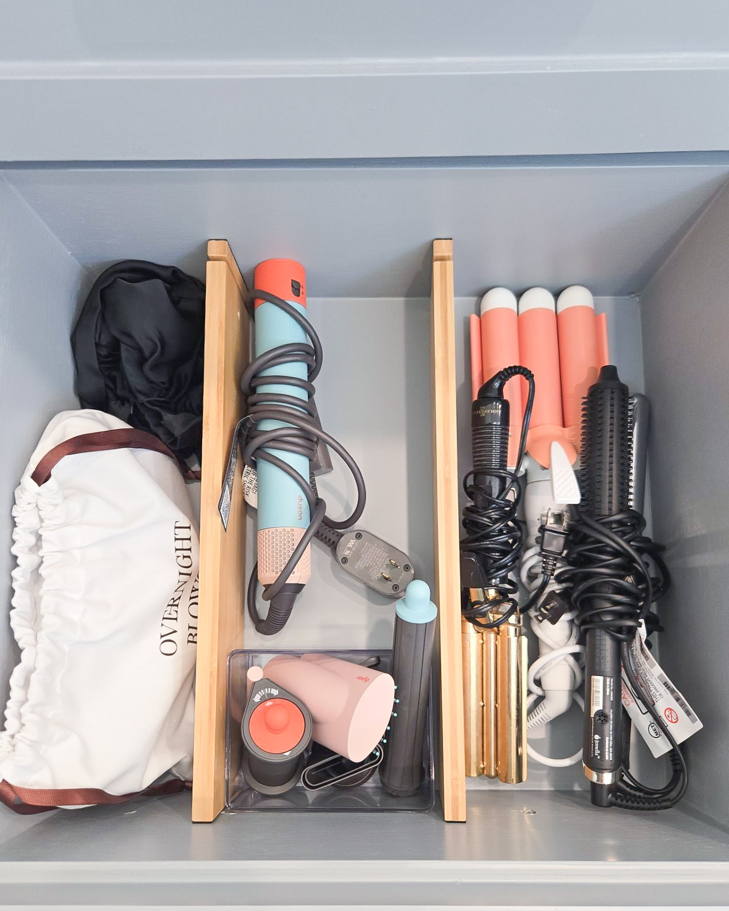 CONSIDER THIS YOUR SIGN TO ORGANIZE THE DRAWERS! 

We love a good drawer moment. 🤍

There’s something so satisfying about opening a drawer and seeing everything thoughtfully placed, easy to find, and right where you need it.

And if organizing the drawers keeps getting pushed to the bottom of your list, we’d love to take care of it for you! 🤍

#dallasorganizer #dfworganizer #dallashomeorganization #drawerorganization #professionalorganizer