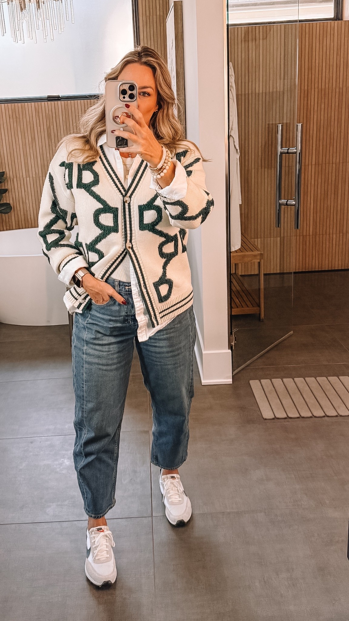 Fall casual, everyday look, barrel jeans, cardigan, sneakers 

#LTKMidsize