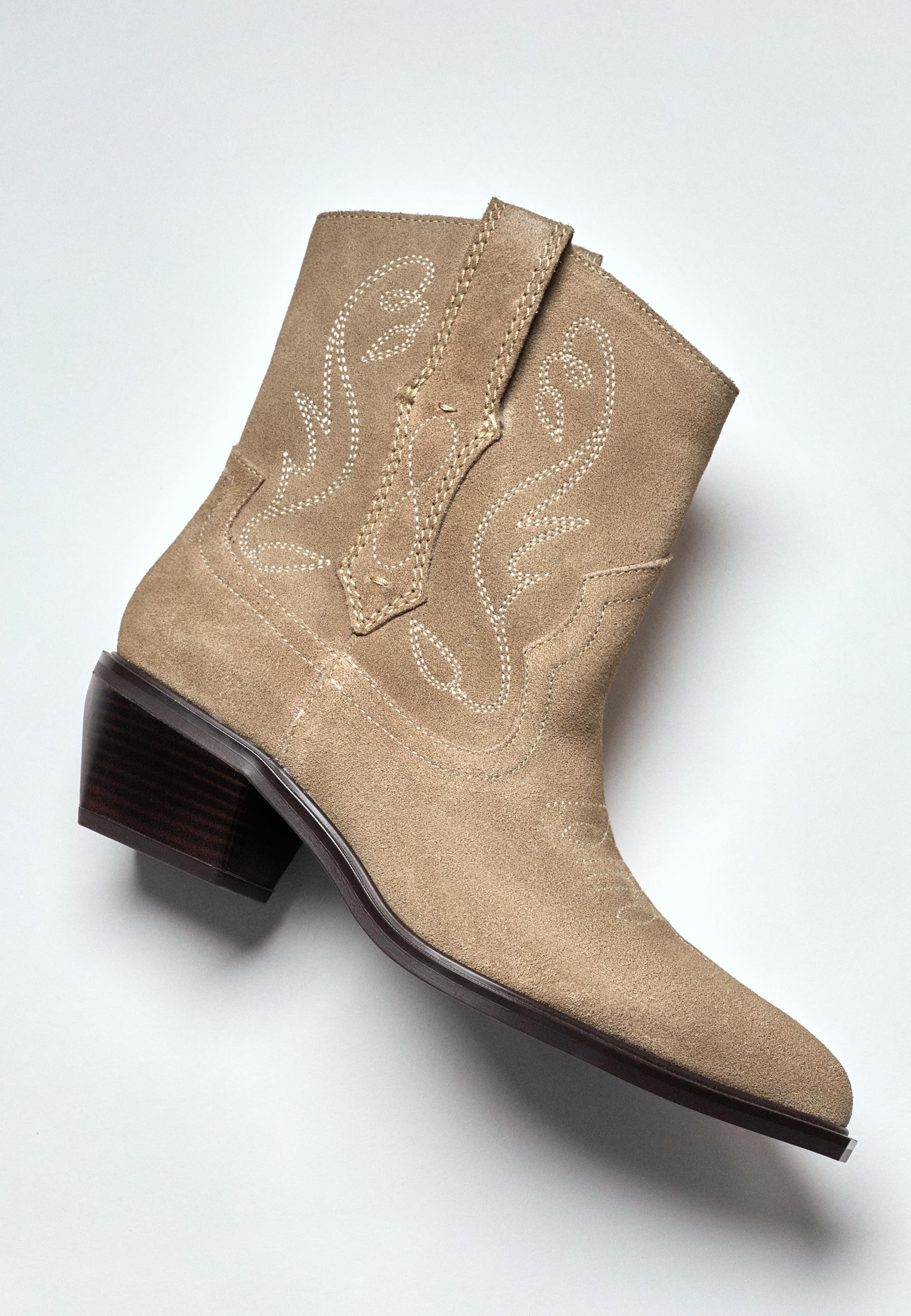 Stradivarius Leather cowboy heeled ankle boots  BEIGE 8 | Stradivarius (UK)