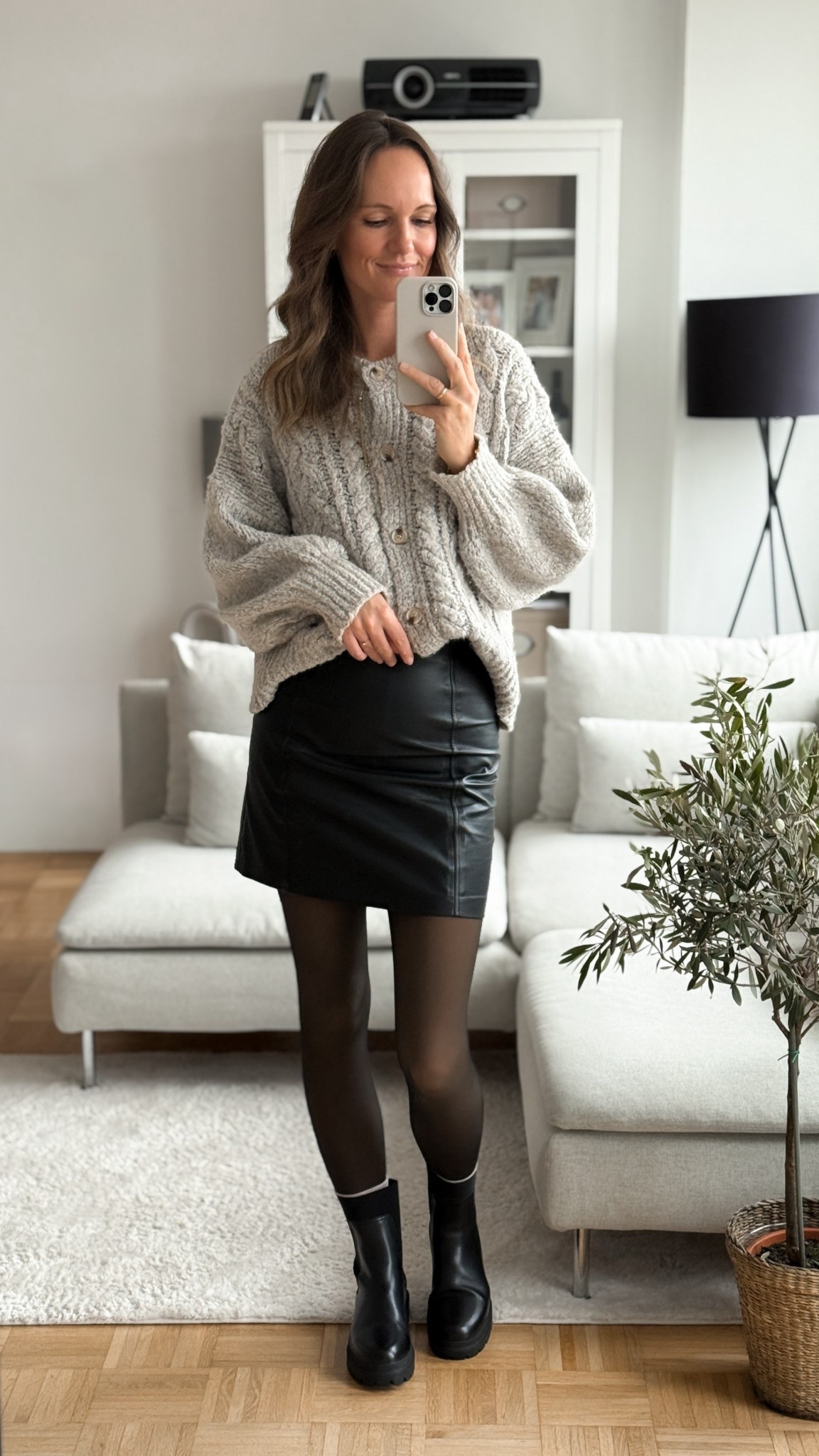 Mein Outfit von heute mit dem super kuscheligen Cardigan von SassyClassy.

#LTKdeutschland #LTKwinter #LTKstyletip
