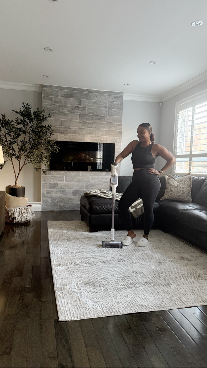 When you have to clean, but you need a vibe. Sorry (not sorry) for the early morning bassline. 

HAPPY FRIDAY JR.

#RnB #SlowJamChores #90sRnBVibes

R&B, old school, 90s, 2000s, soul, cleaning, Saturday, morning, vacuum, living room, chores, house music, bassline, smooth, soulful, family, waking up, slow jams, RIP D’Angelo, groove, motivation, routine, nostalgia, weekend.