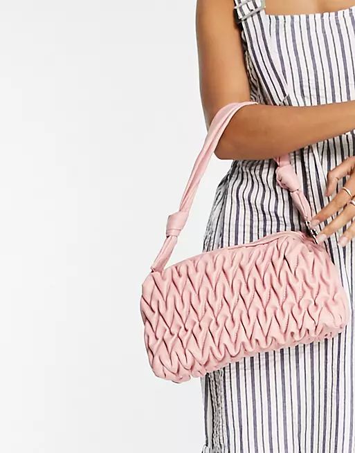 Očarujúca textúrovaná taška cez rameno v ružovej farbe | ASOS (Global)