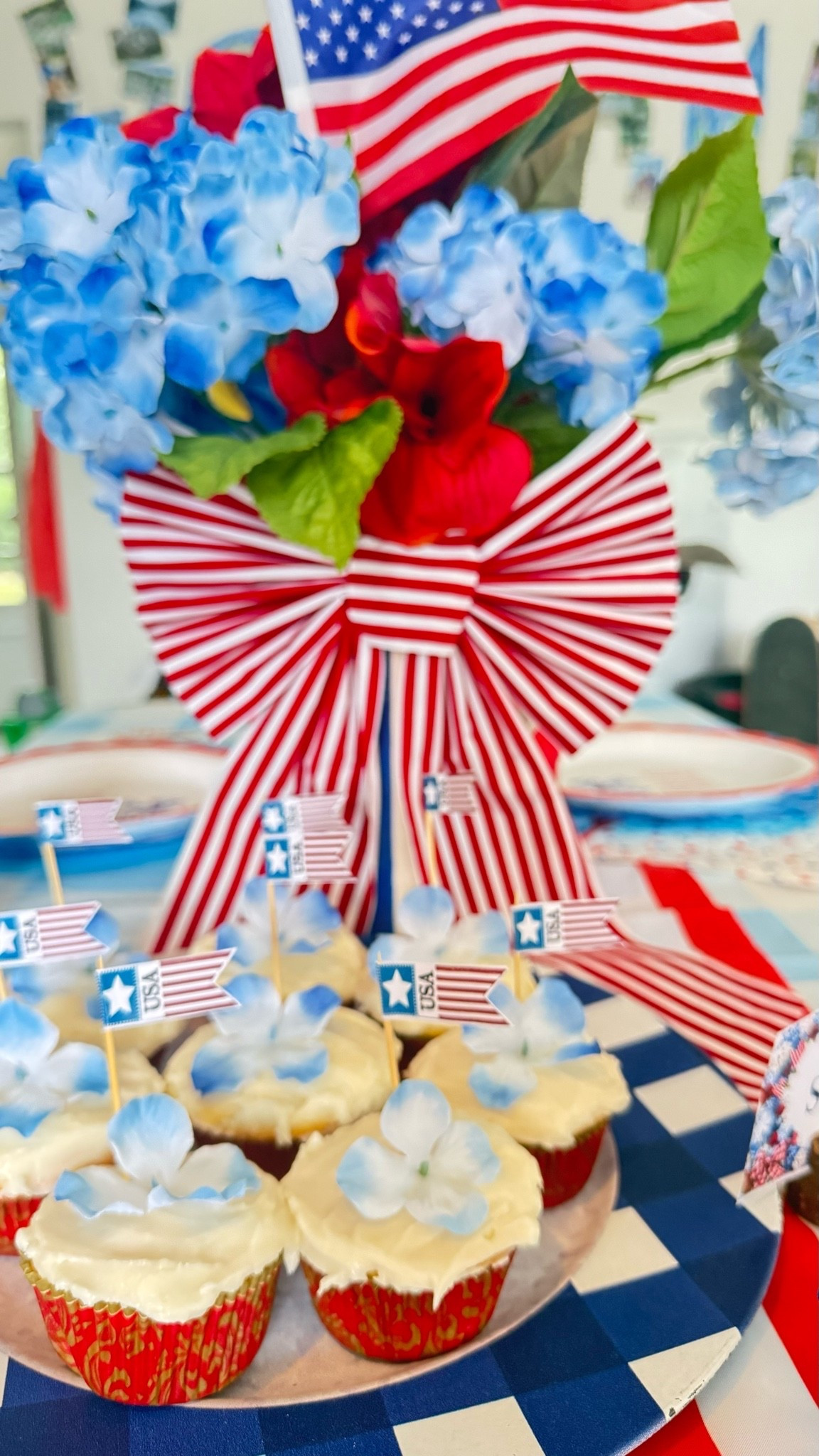 4th of July decor // red, white and blue

#LTKHome #LTKfoodie #LTKSeasonal