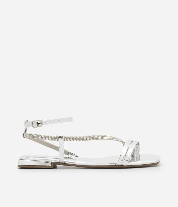 Sandália Rasteira com Detalhes de Strass Prata | Renner (BR)