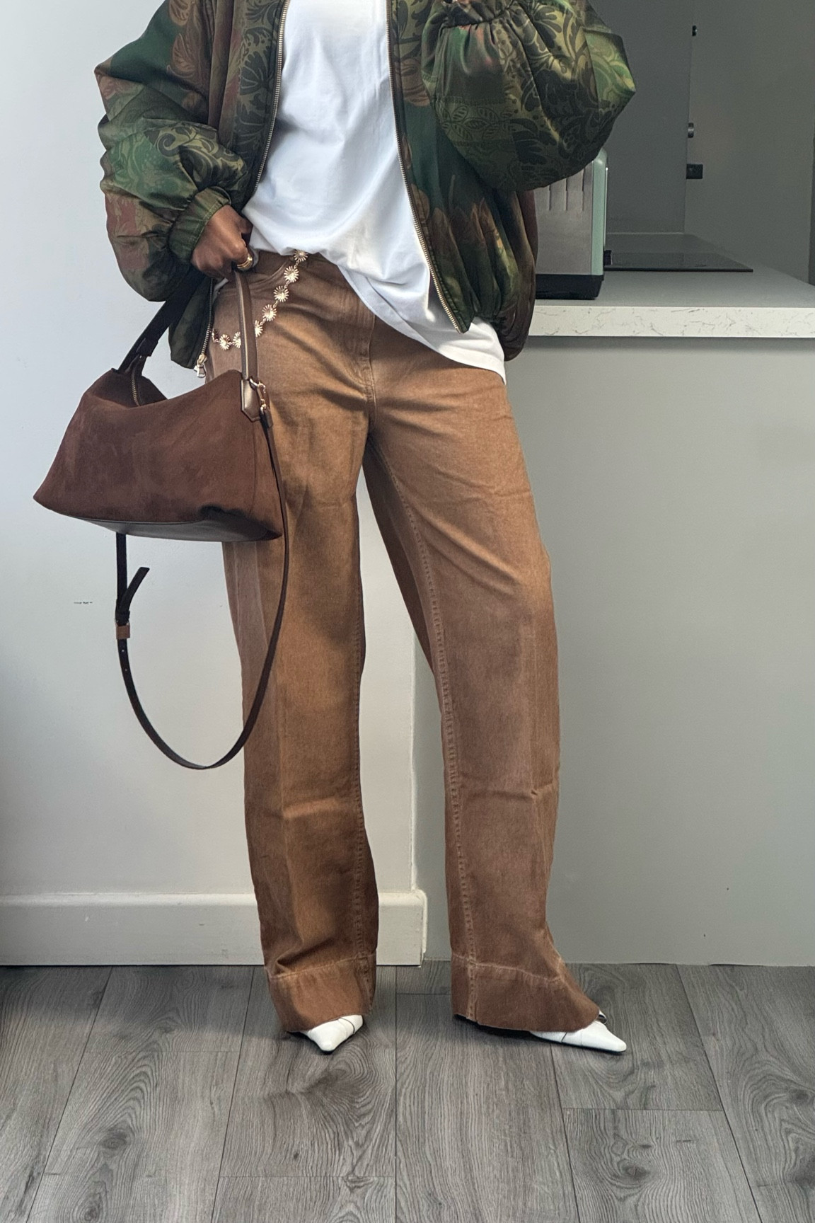 Spring outfit - brown wide leg jeans , suede bag and mango kitten heel.

#LTKmodest #LTKspring #LTKuk