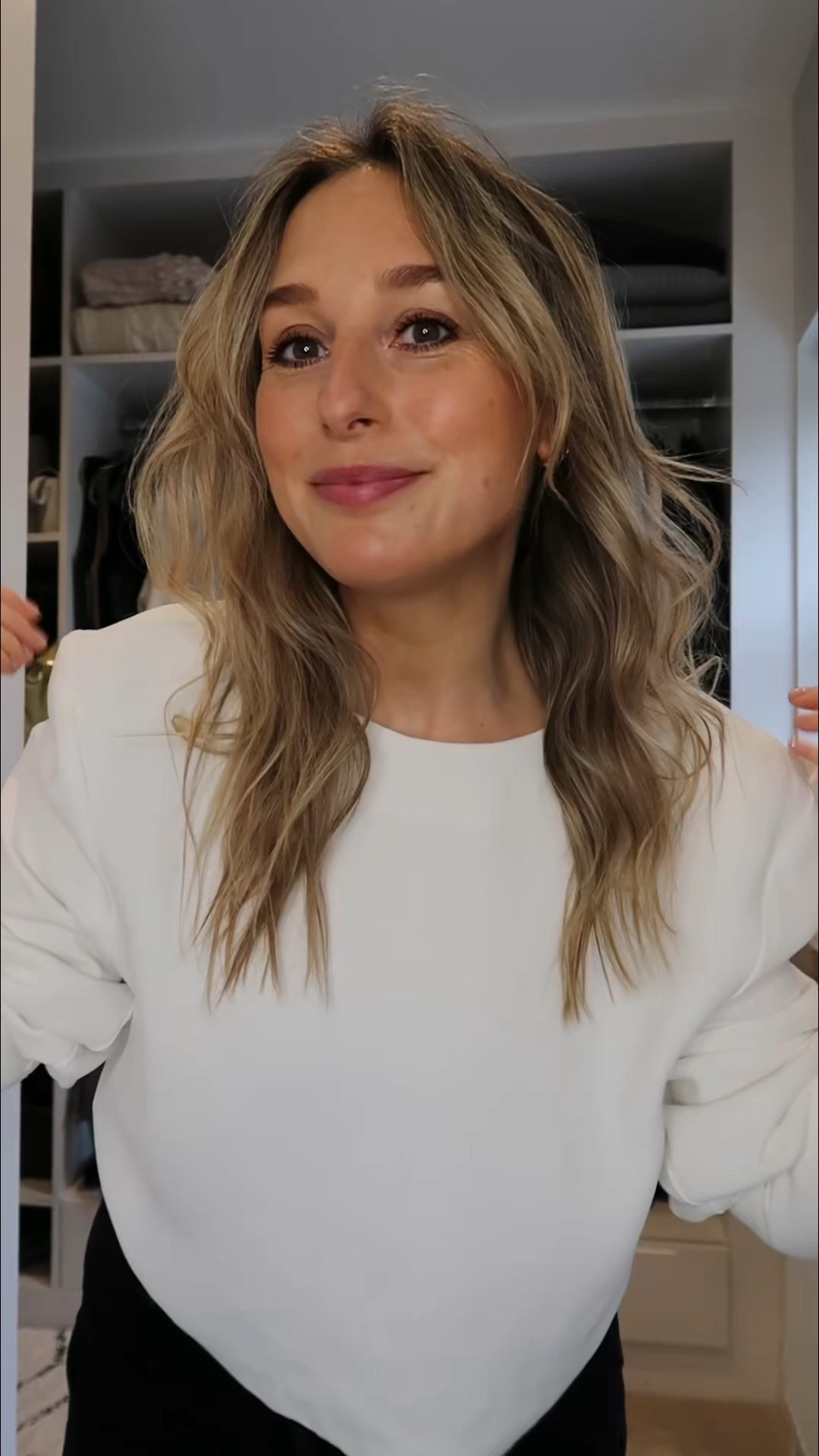 A quick tried and tested skin & makeup routine 

Shade details:

Light warm 215 concealer
Ochre in the minimalist stick
Costa Riche in the eyeliner 
Rosewood in the lip stain
Light brown in the eye brow pencil 
