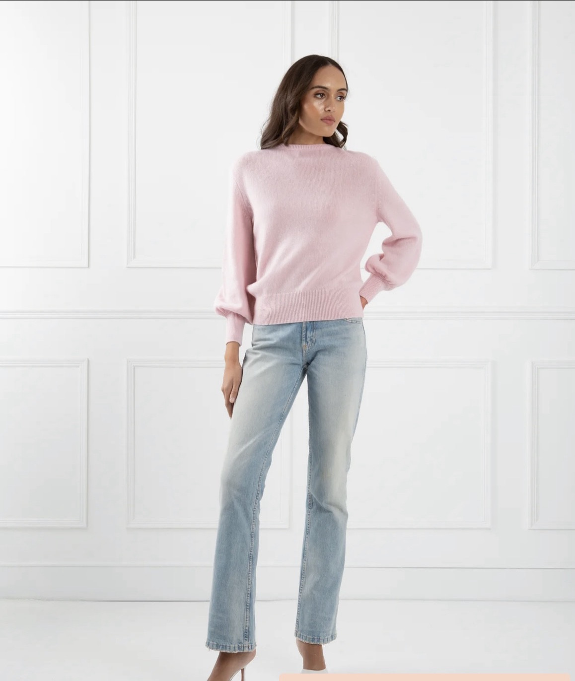 Cashmere jumper with a white bow on the back 