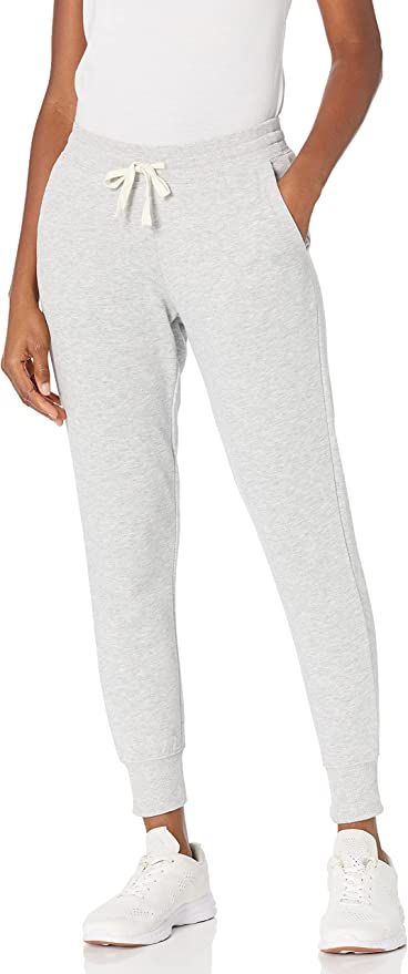 Amazon Essentials Women's Relaxed Fit Fleece Jogger Sweatpant (Available in Plus Size) | Amazon (US)