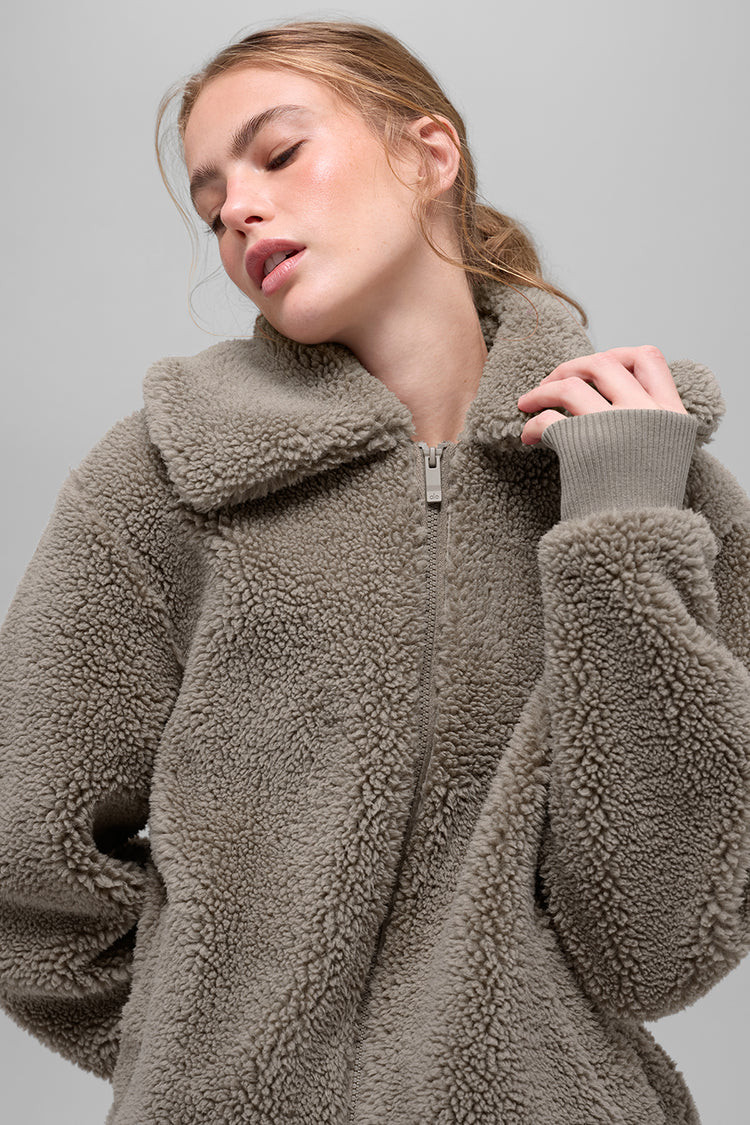 Sherpa Downtown Jacket - Light Cocoa | Alo Yoga (US)