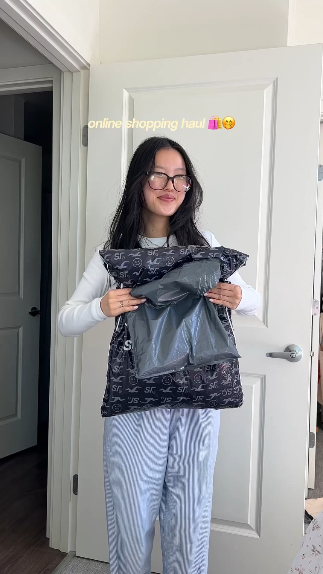 my mini online shopping haul of cute matching workout sets and a pair of cute striped boxer shorts!