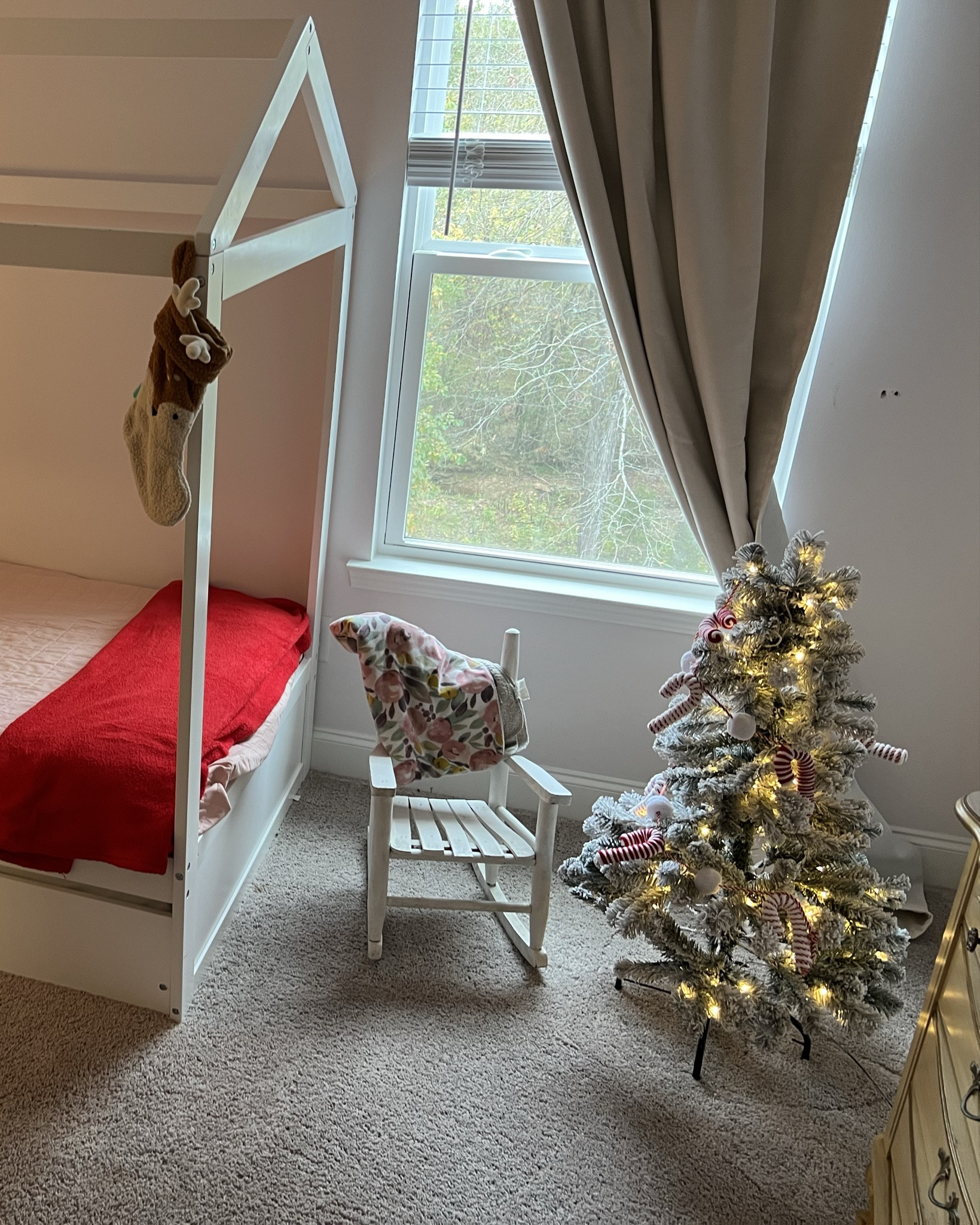 ✨ Christmas Decorations ✨ If you followed my chaotic insta stories today you know that I finished my to-do list and earned my reward. The reward: decorate the girls rooms for Christmas 🥰 We’ve always decorated the playroom with a super girly snack themed tree, but this year I wanted them to have some extra Christmas magic in their own rooms ☺️ 



#christmasdecor #shopltk #ltkfinds #targetfinds #momscreatemagic #homedecor #holidaymagic 