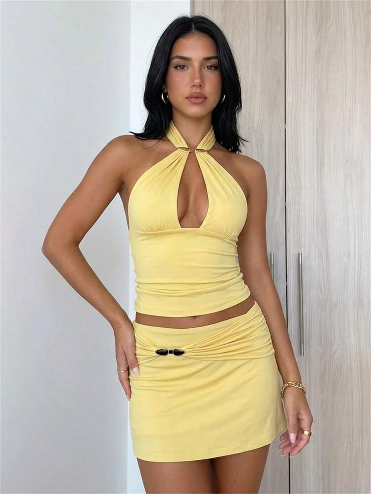 Aloruh Women's Low-Waist Metal Buckle Decor Solid Light Yellow Mini Skirt & Tops Sets, Outfits Fo... | SHEIN