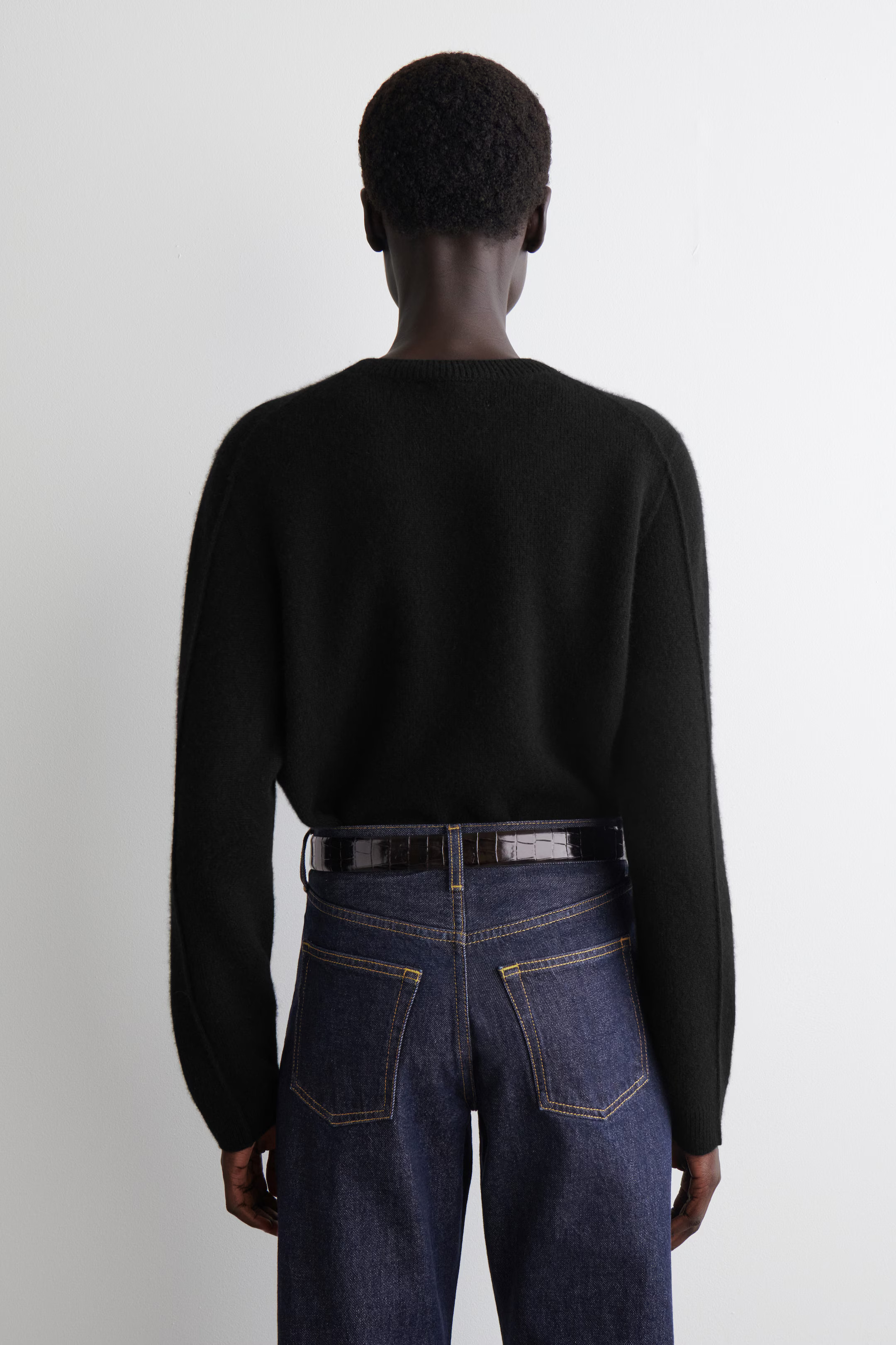 KASCHMIRPULLOVER MIT RUNDHALSAUSSCHNITT - SCHWARZ | COS DE | COS (EU)