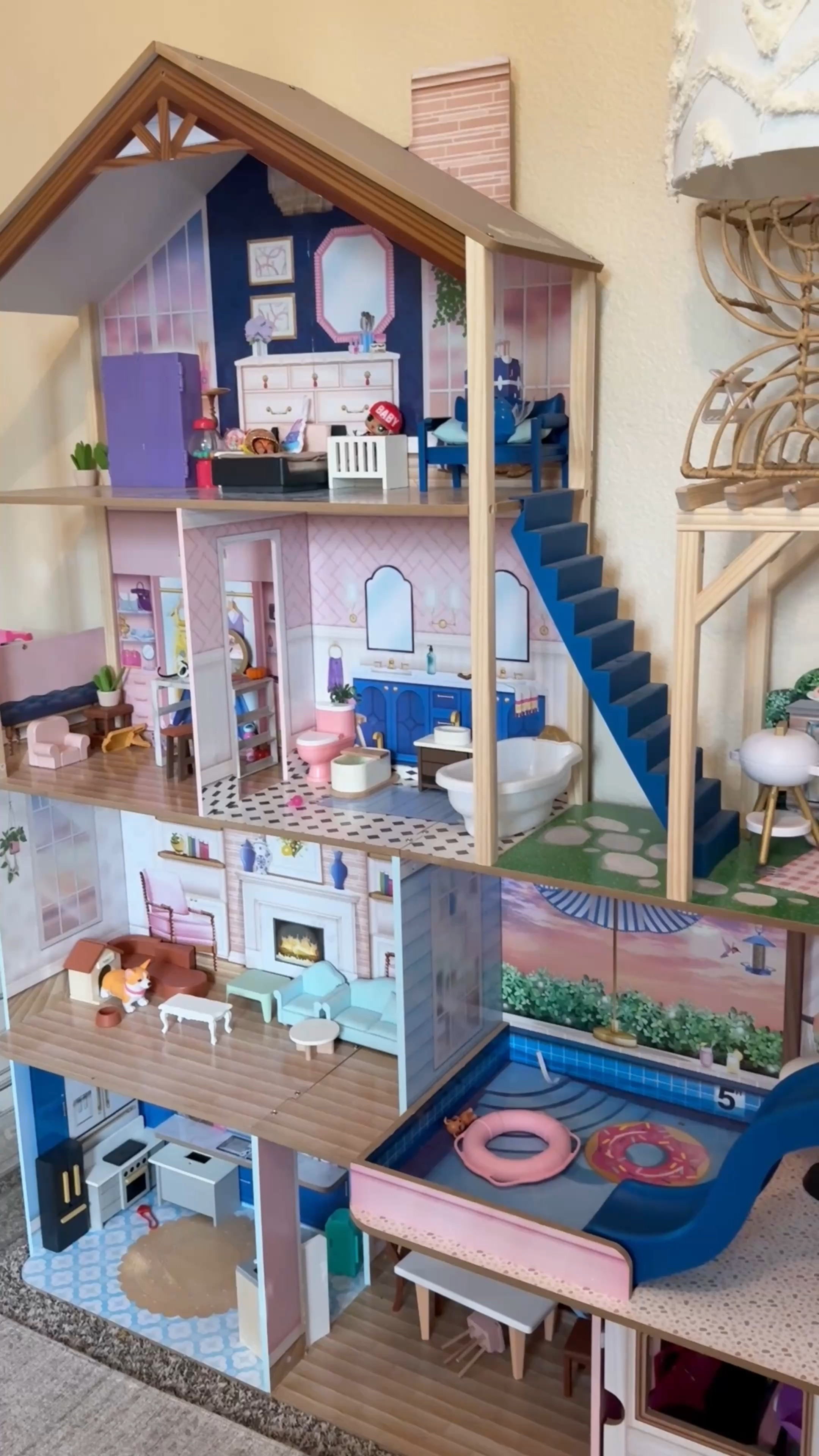 This doll house is finally back in stock 🥰✨