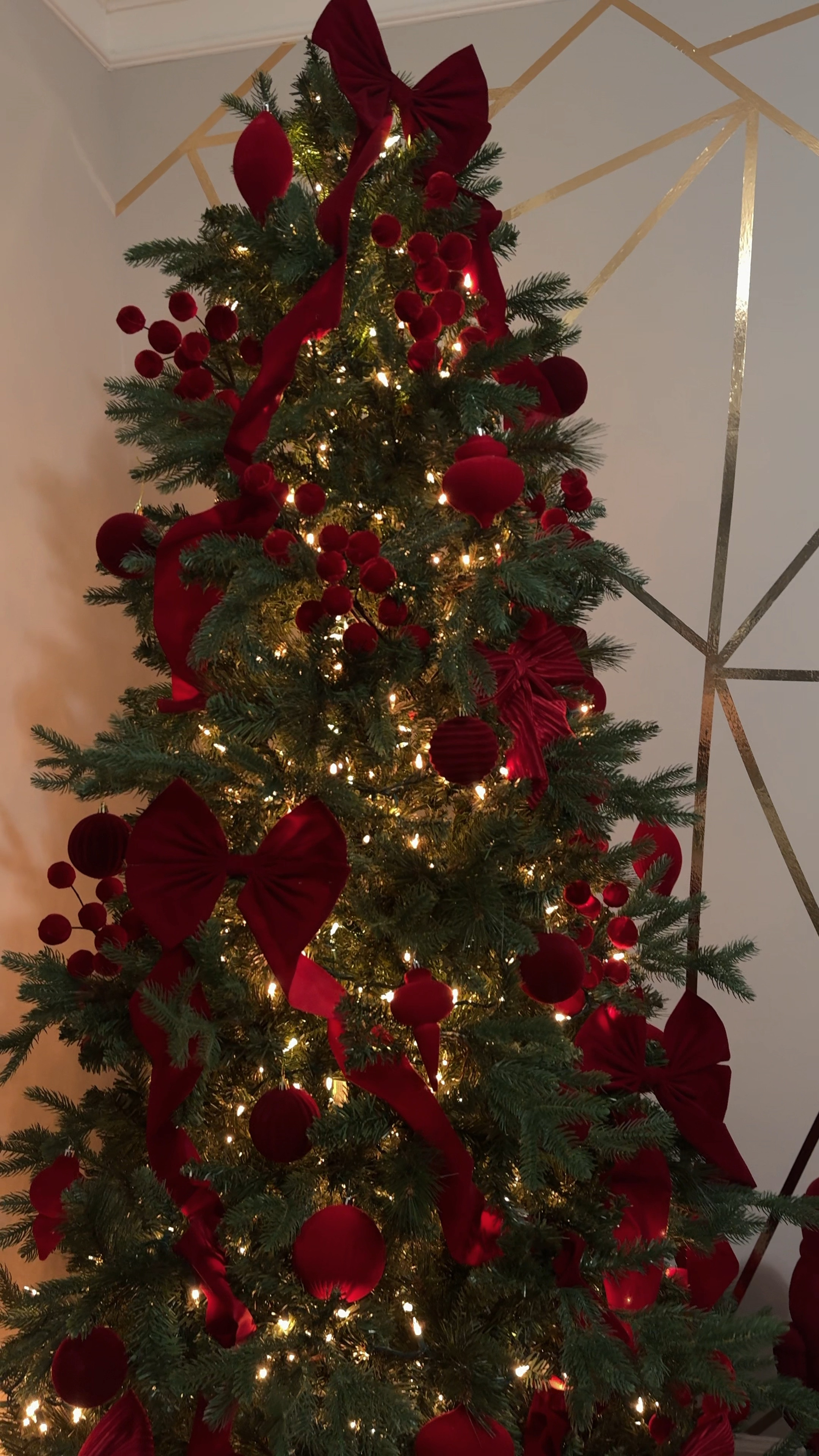 #Christmasseason #Christmastree

#LTKVideo #LTKSeasonal #LTKHoliday