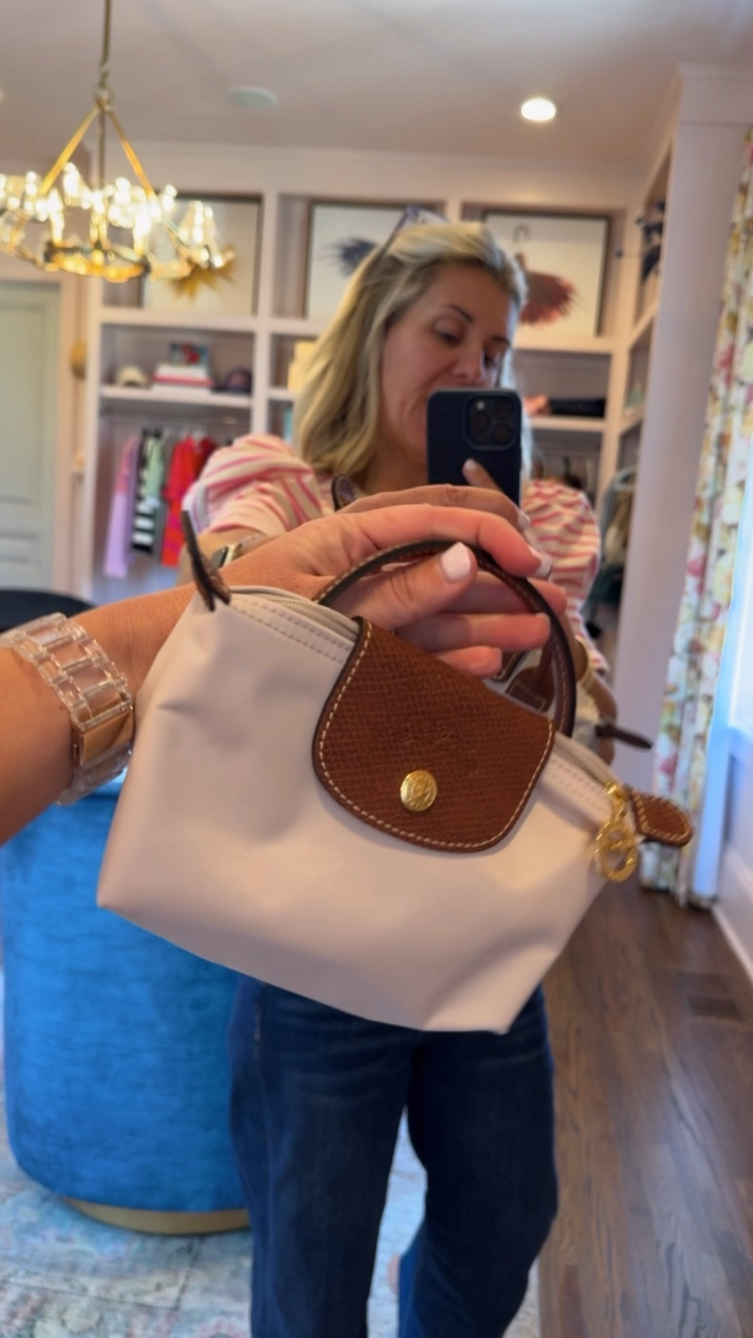 It’s so cute… I see this as being the little bag you grab outta the big bag or maybe to run to lunch with friends or a casual date night… it’s cute right?



#LTKStyleTip #LTKItBag #LTKGiftGuide