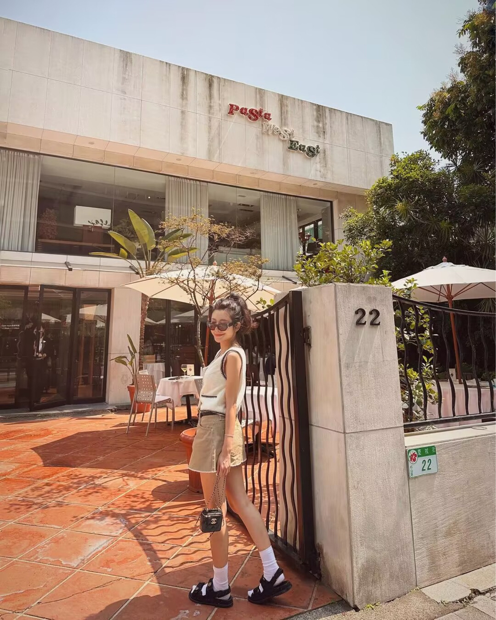 在市區可以曬太陽喝酒酒吸收大自然與酒精能量的好地方之一🌝🌝🌝！
東西也蠻好吃的但是酒酒偏貴一點，
如果酒量太好想求一個醉的話要去隔壁的hooters
💅🏼💅🏼💅🏼
/
outfit all by @ssvely_insta
#LTKtaiwan #LTKasia

#LTKfit #LTKstyletip