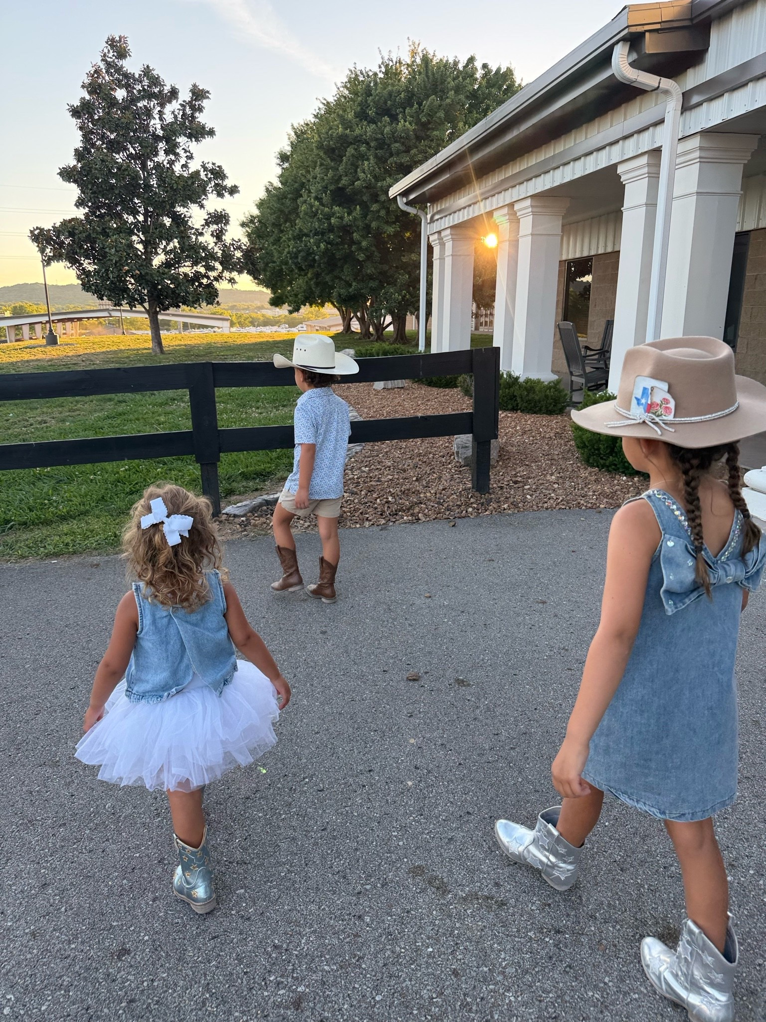 What the kids wore to the rodeo! 🤍🤠

Dressupbuttercup.com #dressupbuttercup #dederaad

#LTKgrwm #LTKmomlife #LTKKids